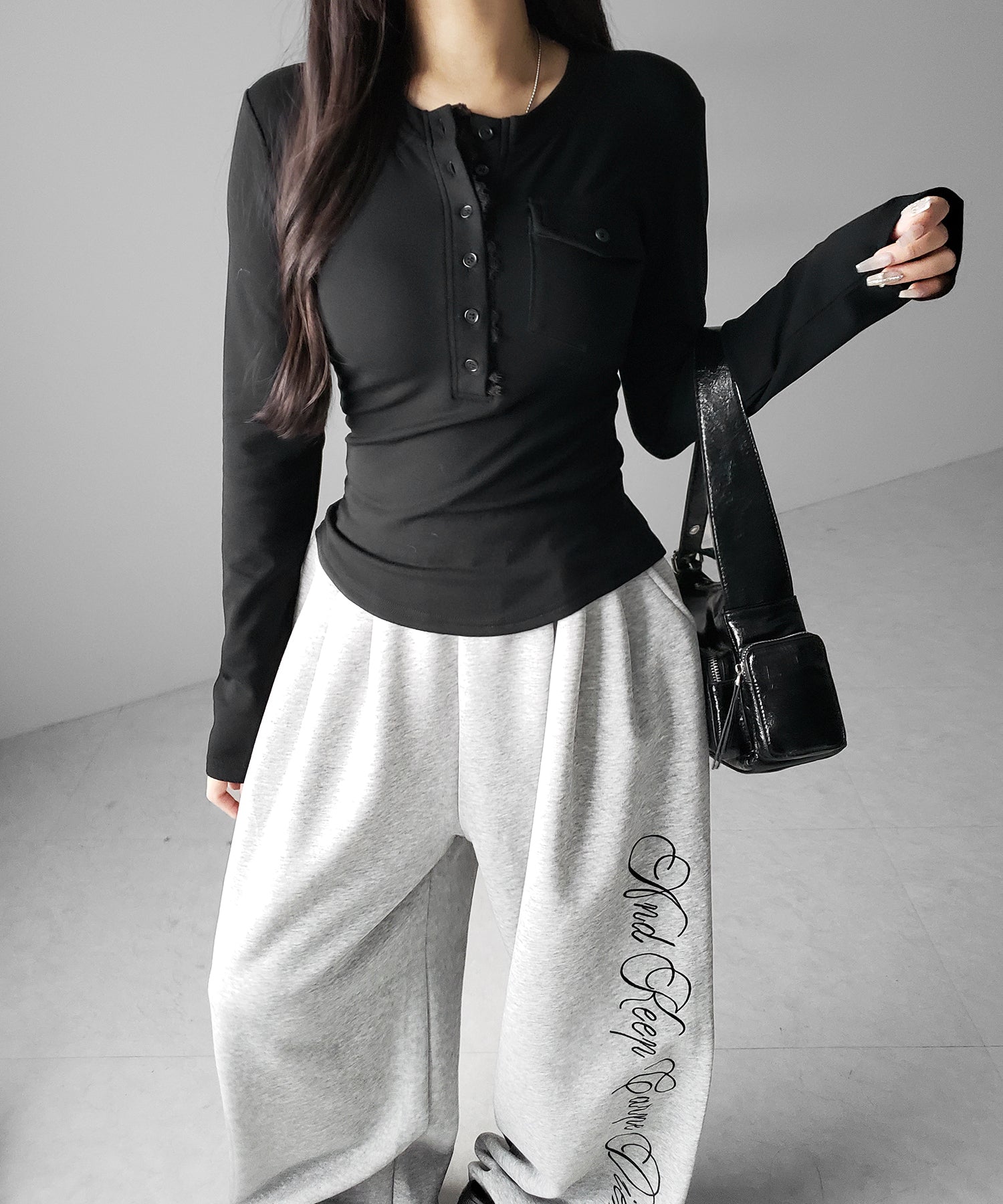 【 裏起毛 】レースドッキングヘンリーネックトップス / lace docking henley neck tops