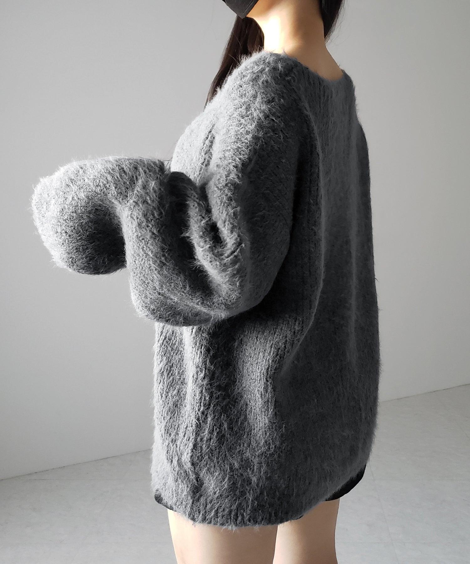 クロスストラップカットアウトルーズシャギーニット