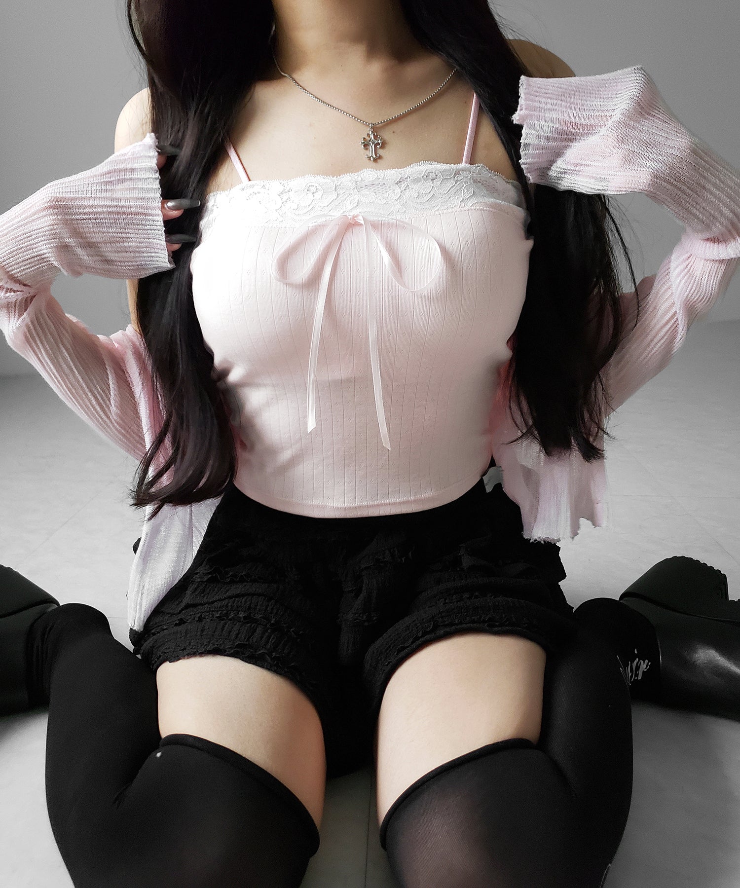 フロントリボンレースショートキャミソール / front ribbon lace short camisole