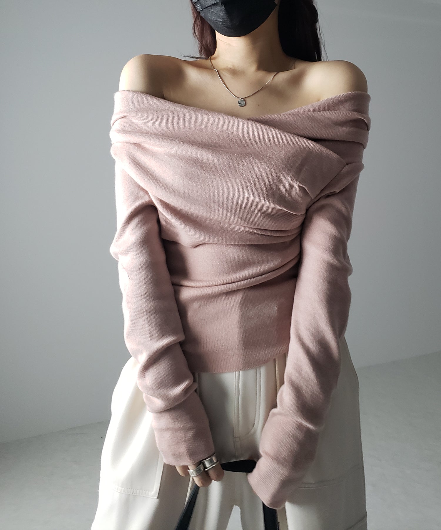 タックデザインドレープオフショルダーリブニット
