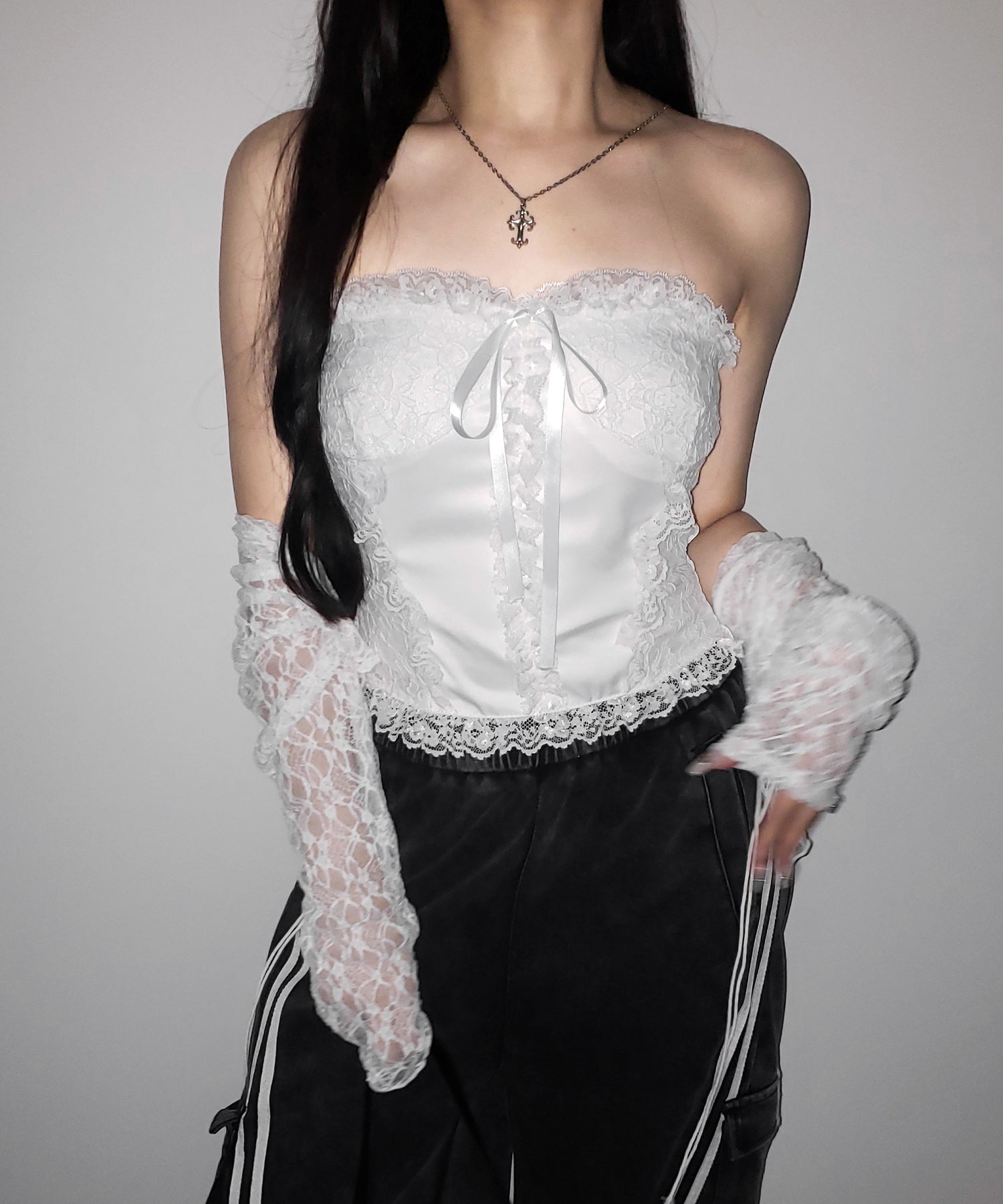 【 2color 】フロントリボンレースフリルコルセットベアトップ / front ribbon lace frill corset bare top