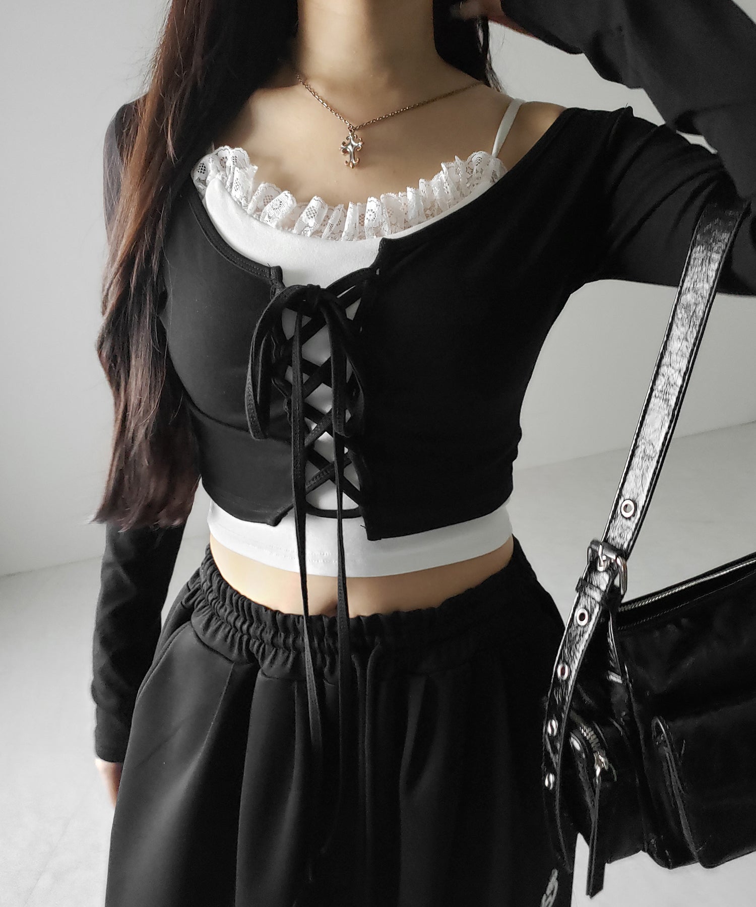 【 新色ピンクが追加!/2点セット 】レースアップリボンショートトップス + レースキャミ SET / lace up ribbon short tops + lace cami SET