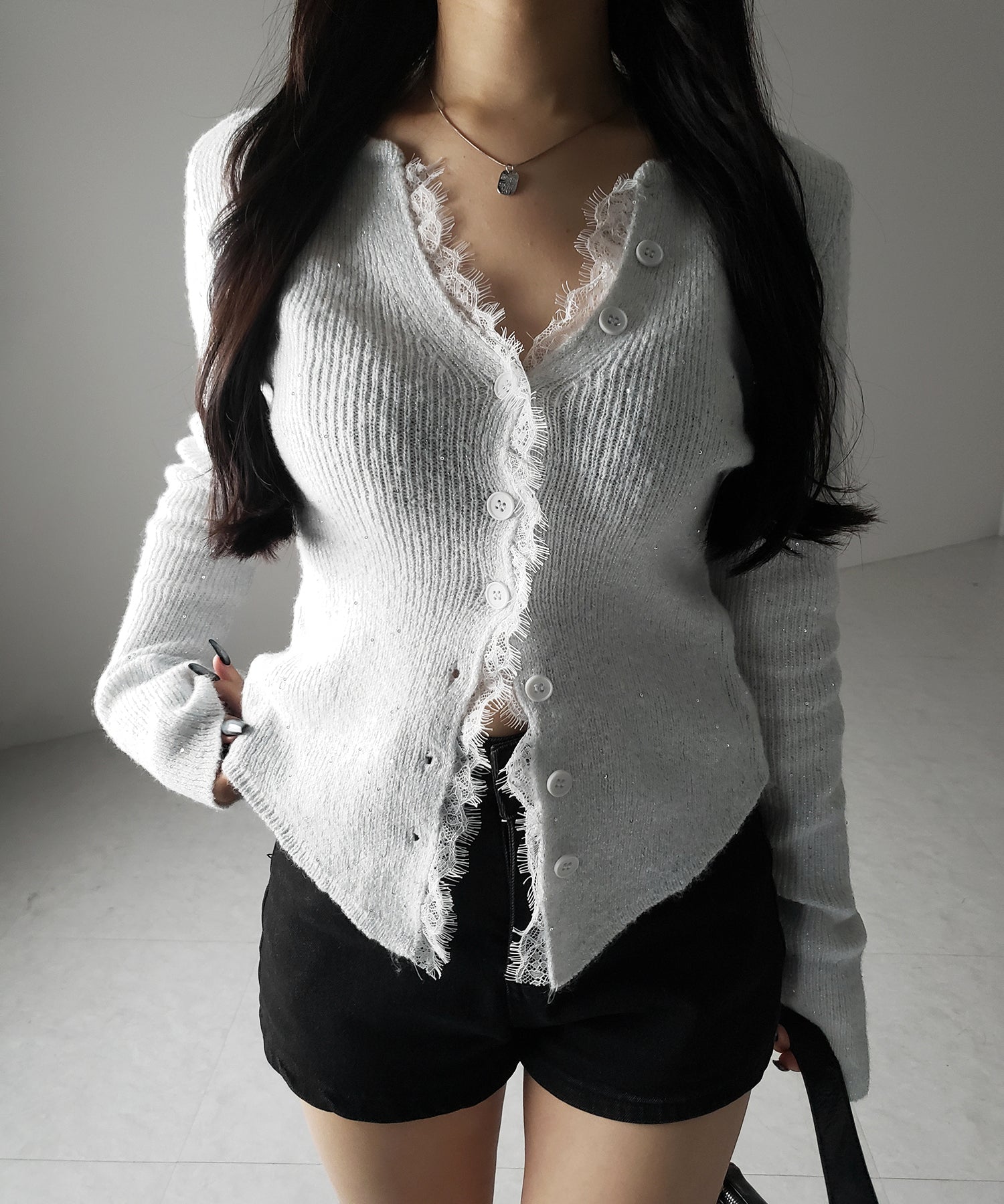 レースドッキングスパングルキーネックニットカーディガン / lace docking spangle key neck knit cardigan