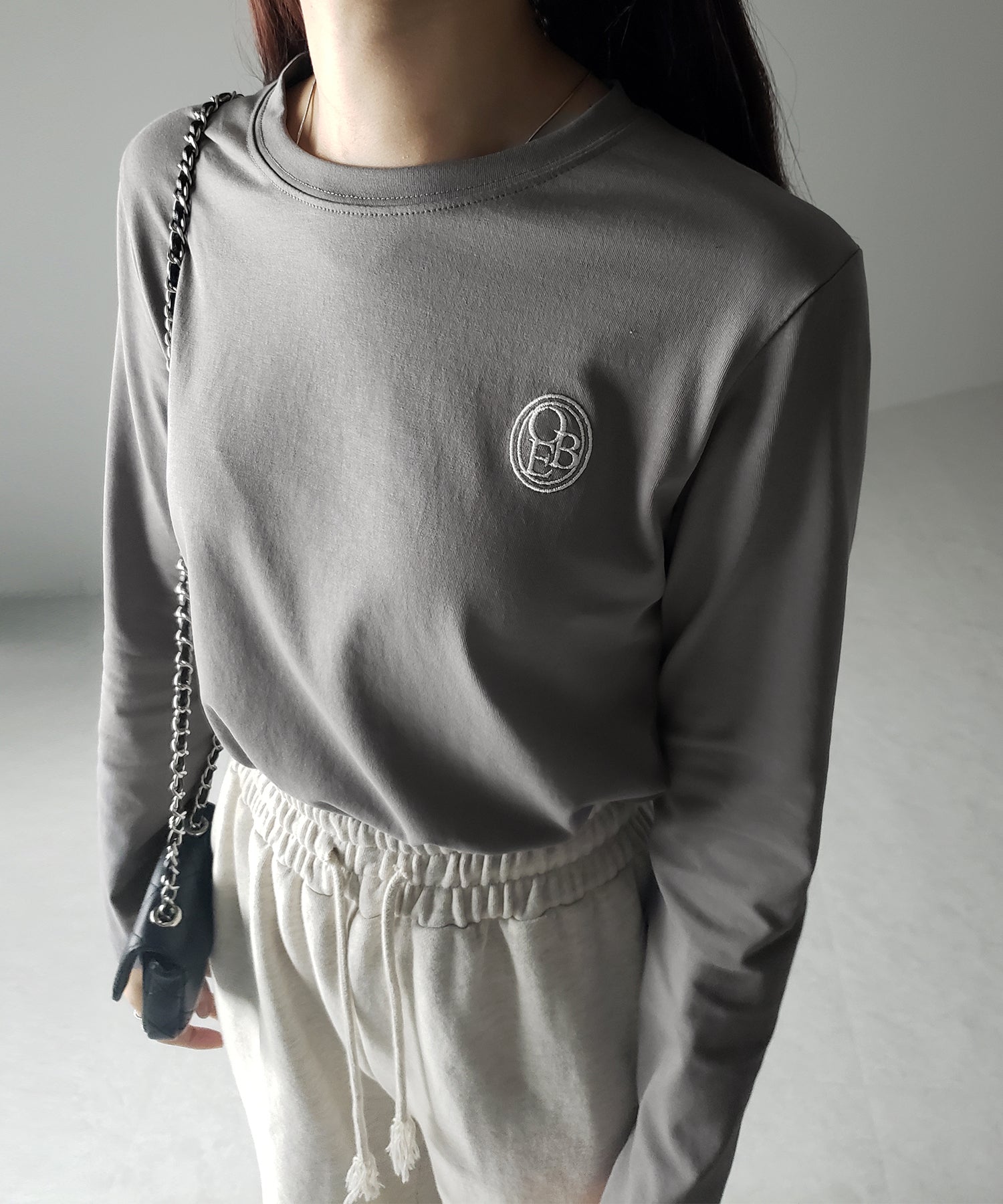 OBE刺繍 ミニロゴ長袖Tシャツ【 韓国製 】