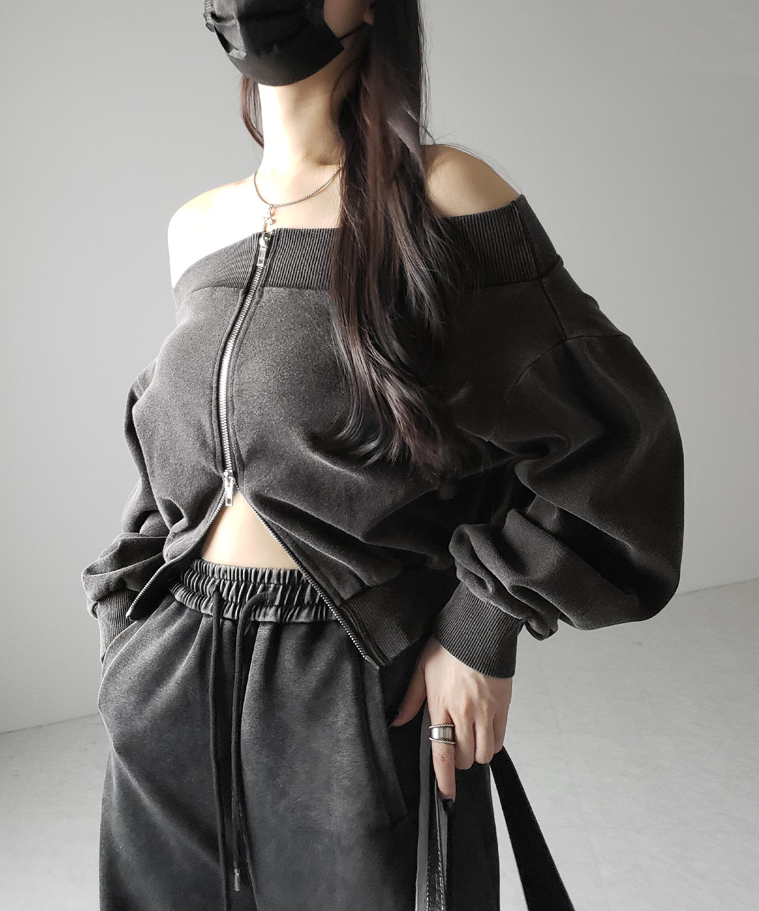 【 2color 】ダブルジップピグメントオフショルスウェットトップス / double zip pigment off shoulder sweat tops