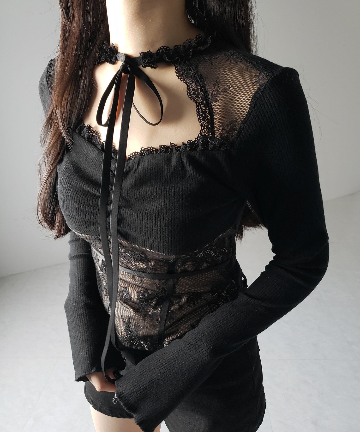 【 2color 】チョーカーネックリボンレーシーカットソートップス / choker neck ribbon lacy cutsaw tops