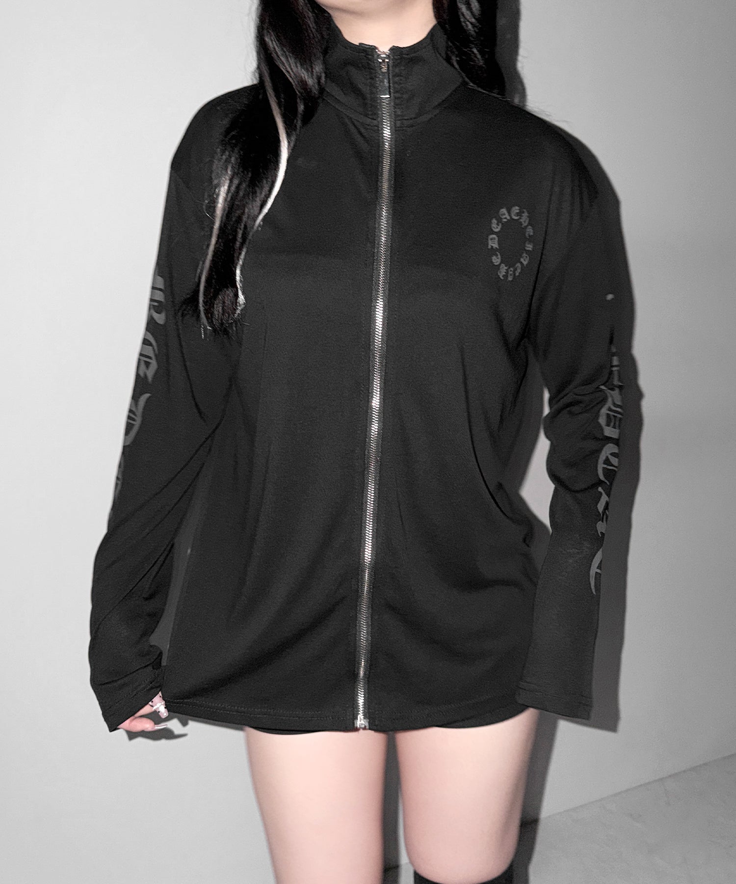 グランジロゴスタンドジップアップオーバーシアートップス / grunge logo stand zipup over sheer tops