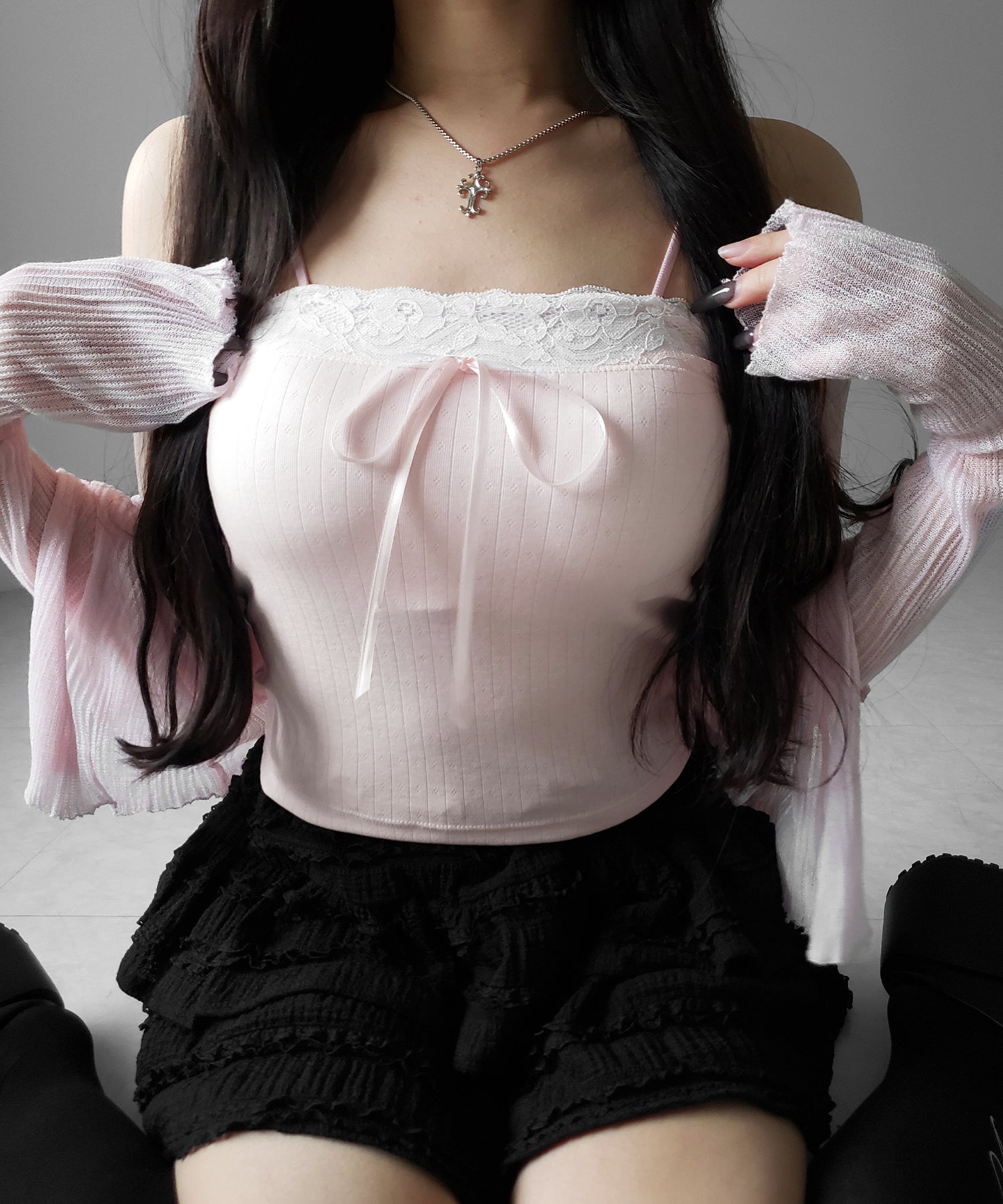 フロントリボンレースショートキャミソール / front ribbon lace short camisole