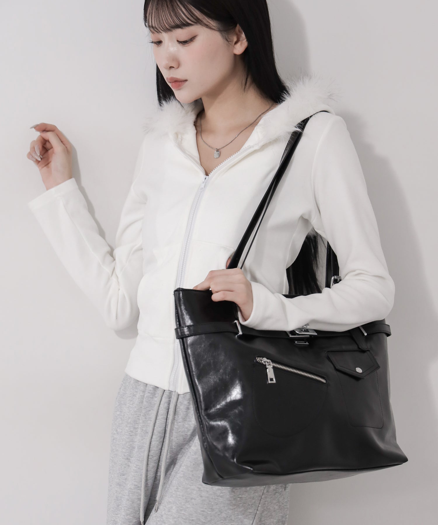 【 A4収納可 】デザインベルトフェイクレザースクエアトートバッグ / design belt fake leather square tote bag