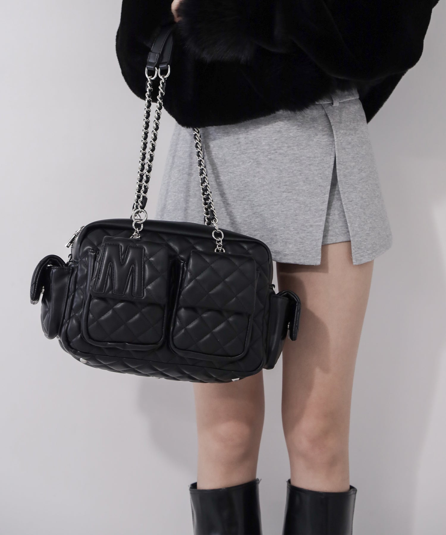 【 2WAY 】Mロゴフェイクレザーキルティングチェーンショルダーバッグ / M logo fake leather quilting chain shoulder bag