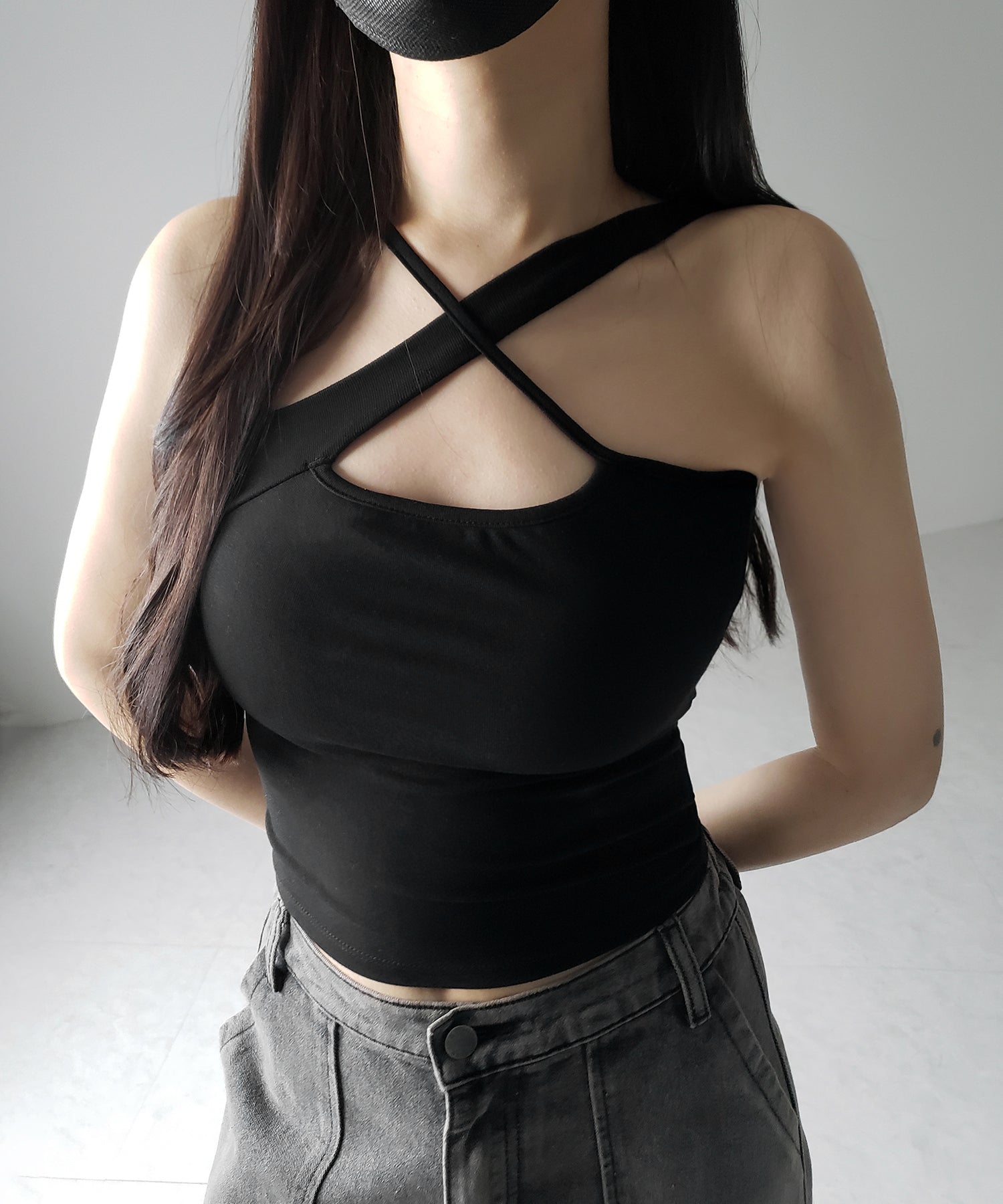 【 3color / カップ付 】クロスネックカットアウトキャミソール / cross neck cutout camisole