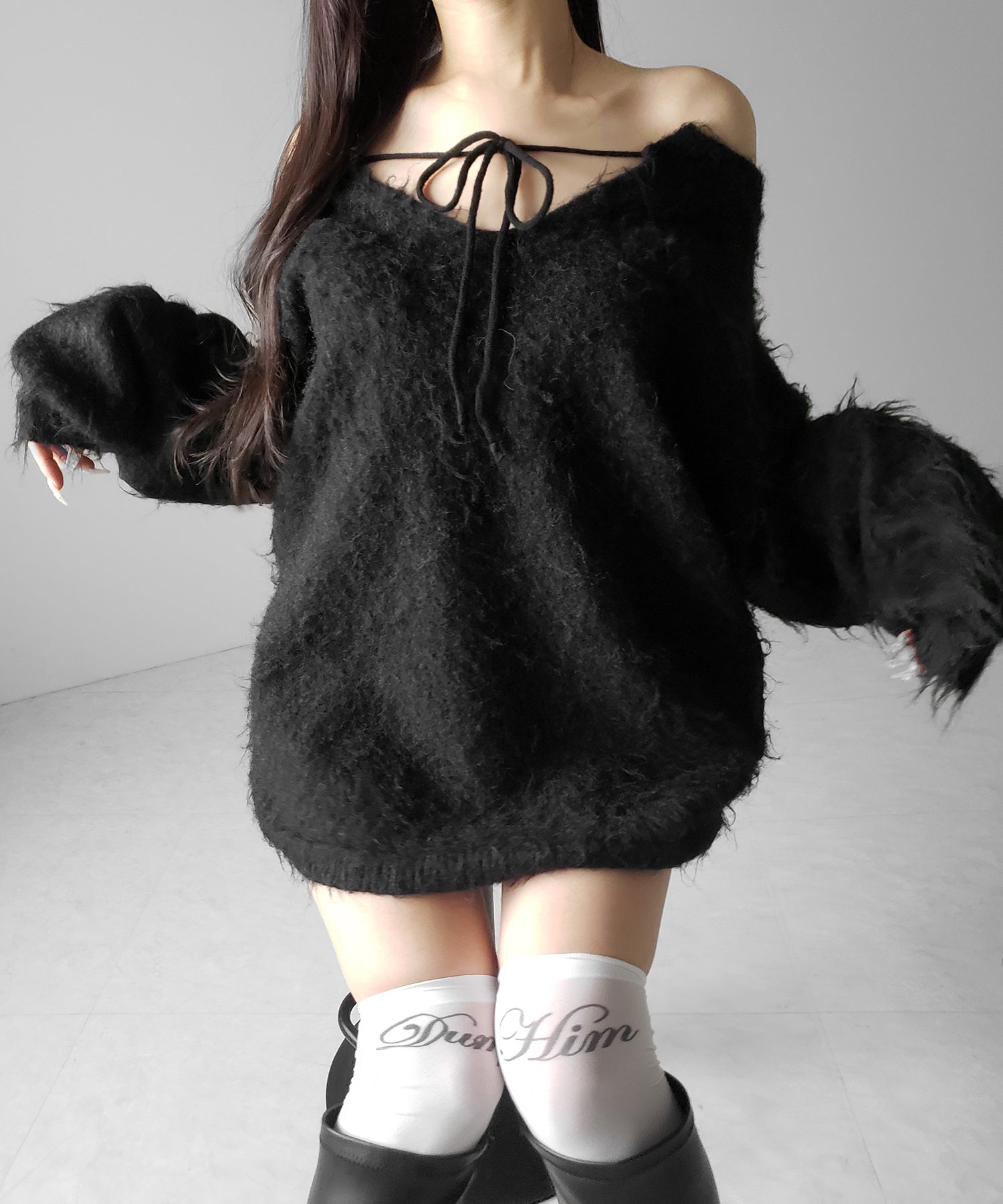 ストラップリボンオフショルオーバーシャギーニット / strap ribbon off shoulder over shaggy knit