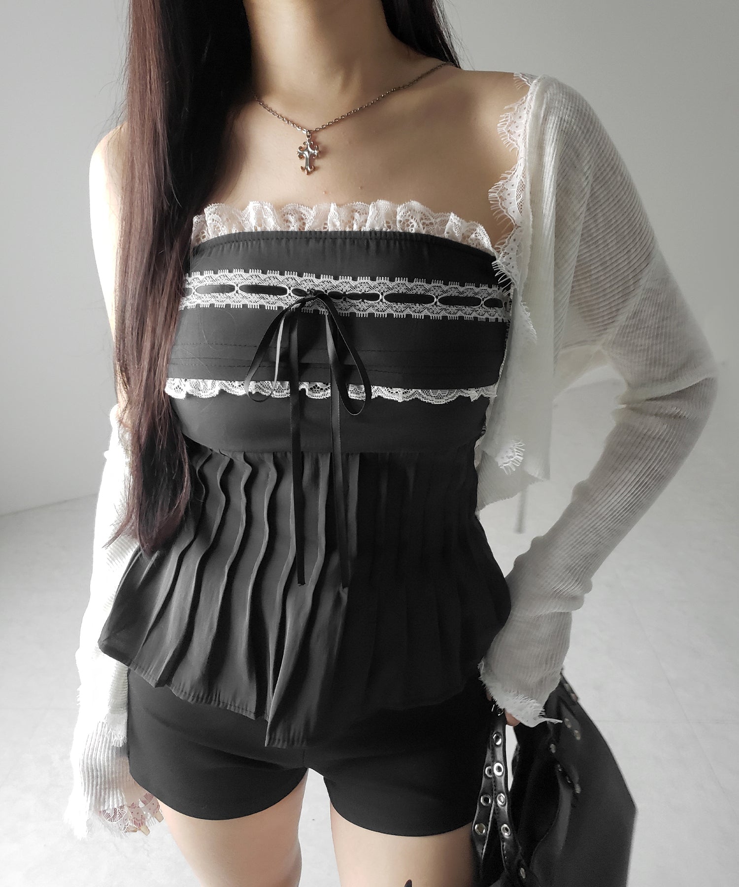 【 2color 】フロントリボンレースフレアベアトップ / front ribbon lace flare bare top