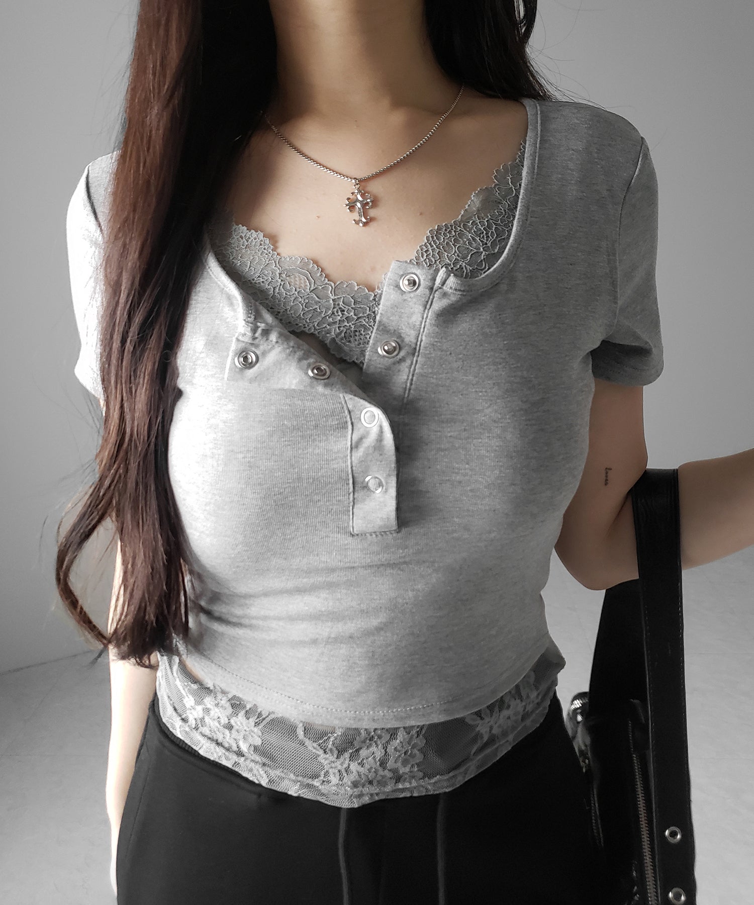 レースレイヤードヘンリーネックスクエア半袖Tシャツ / lace layered henley neck square short sleeve T-shirt