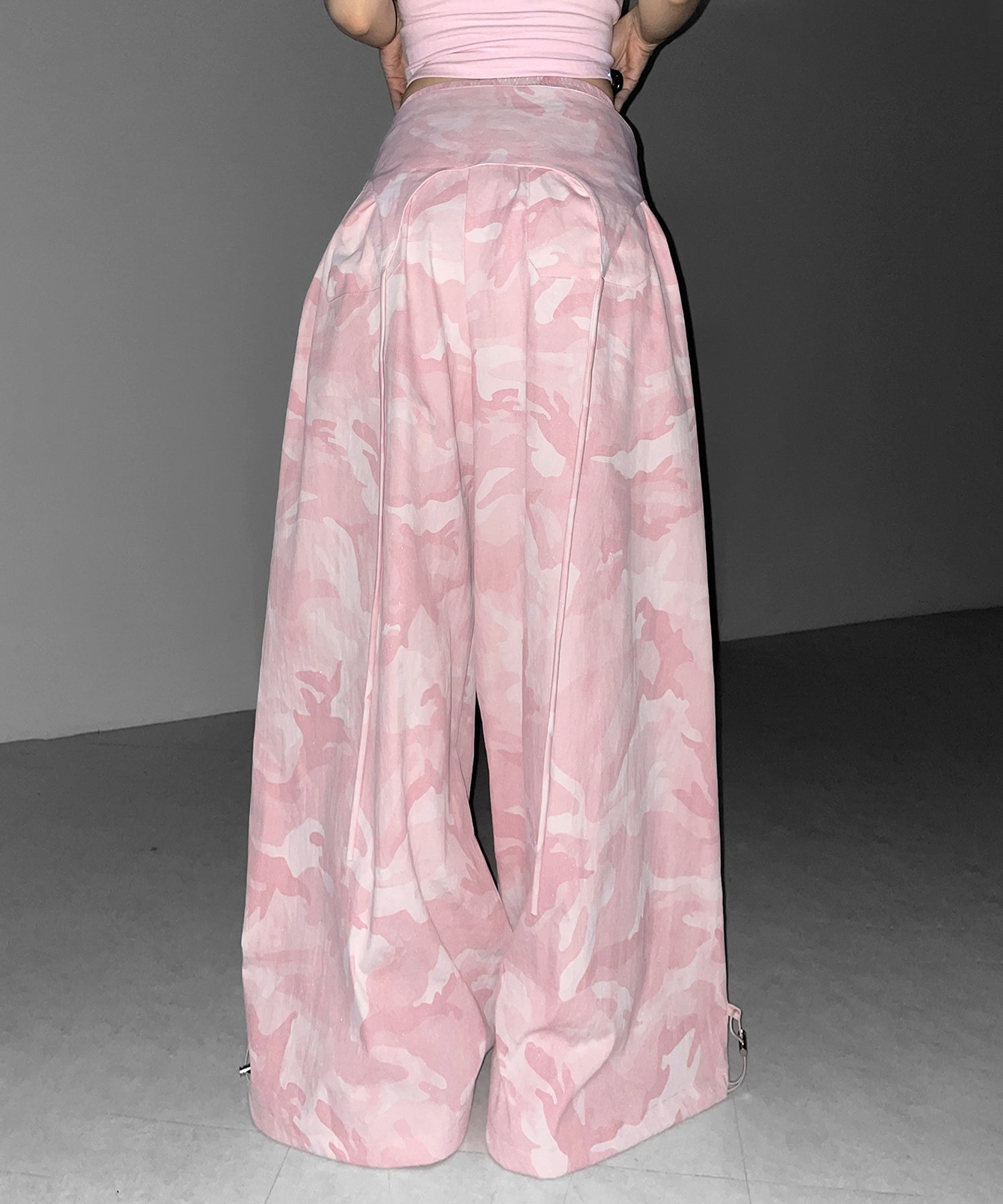 ロゴガーターカモフラタックワイドパンツ / logo garter camouflage tuck wide pants