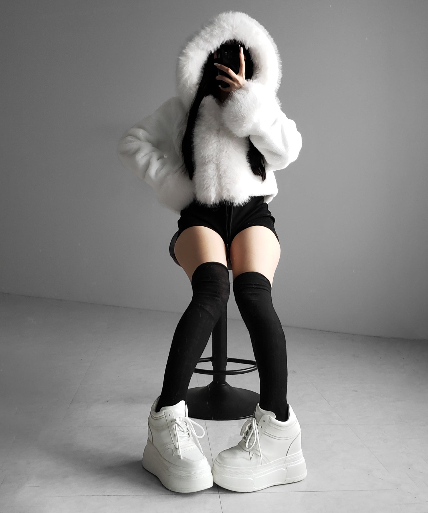 フェイクファーフードレディーショートコート / fake fur hoodec lady short coat