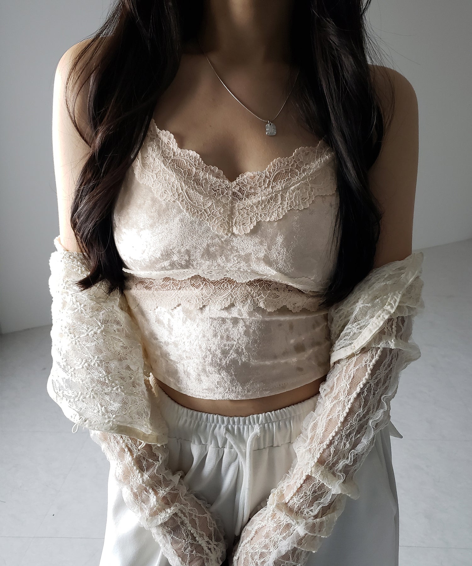 【 カップ付き 】ダブルレースベロアショートビスチェキャミソール / double lace velor short bustier camisole