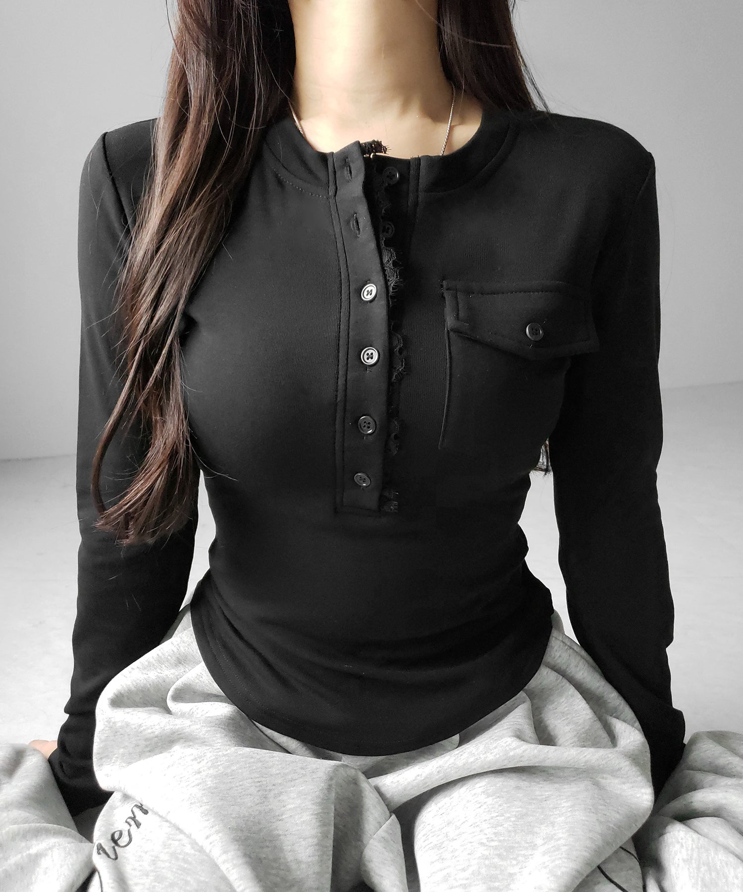 【 裏起毛 】レースドッキングヘンリーネックトップス / lace docking henley neck tops