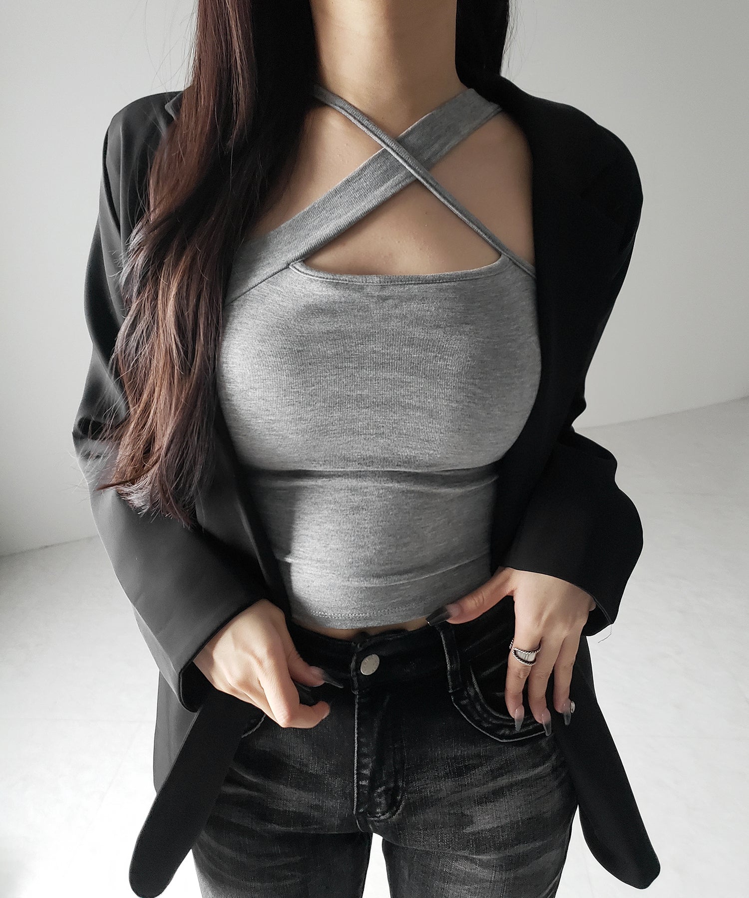 【 3color / カップ付 】クロスネックカットアウトキャミソール / cross neck cutout camisole