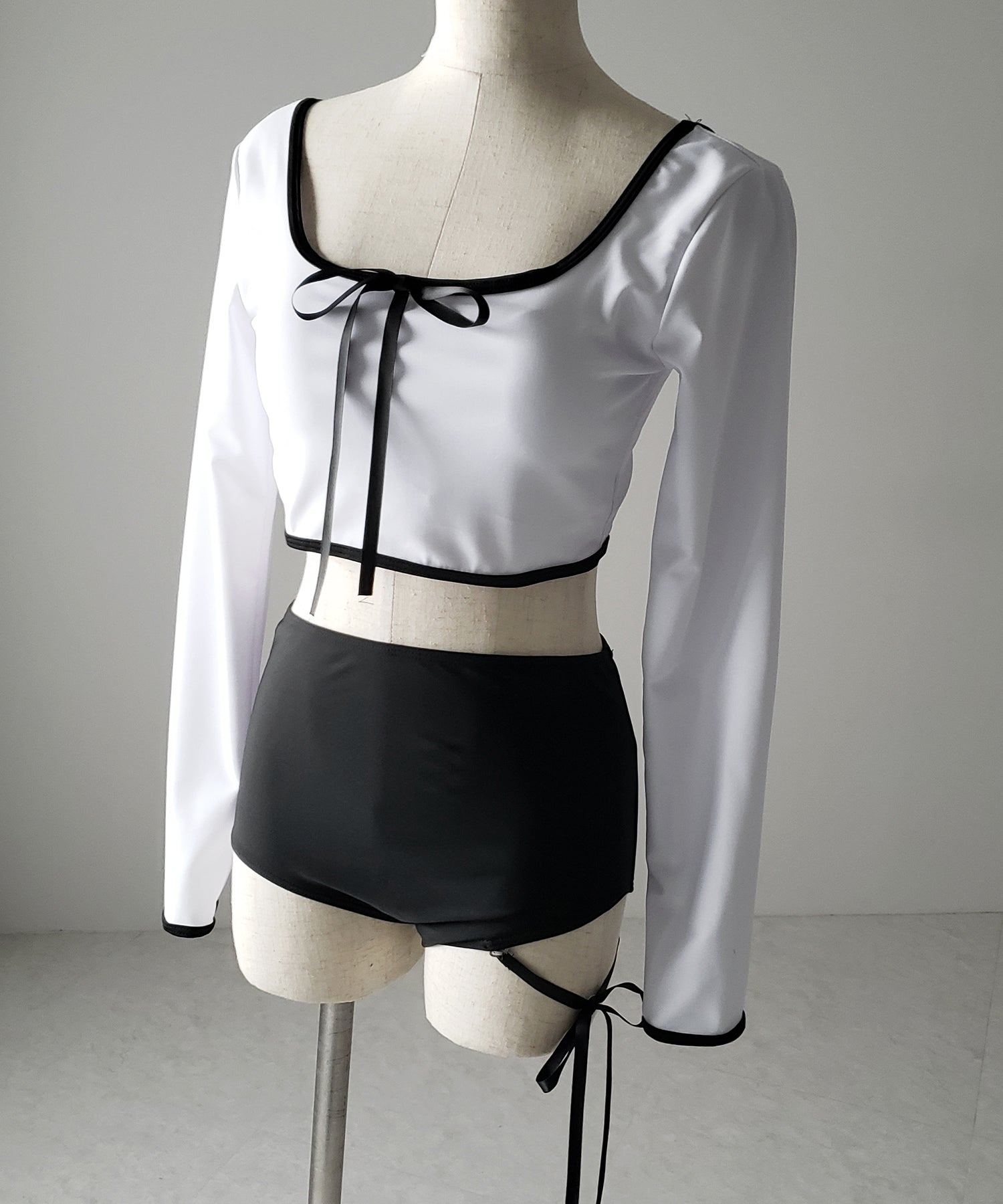 【 レディース水着/2点セット 】フロントリボンモノトーンハイウエストビキニ / front ribbon monotone high waist bikini