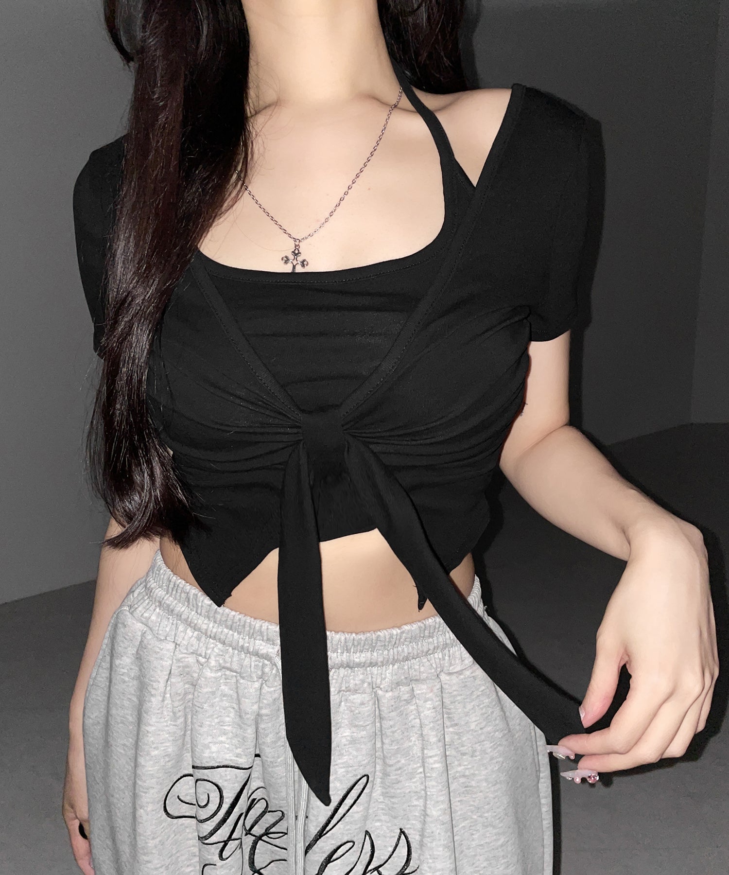 フロントリボンレイヤードトップス + ホルターキャミ SET / front ribbon layered tops + halter camisole SET