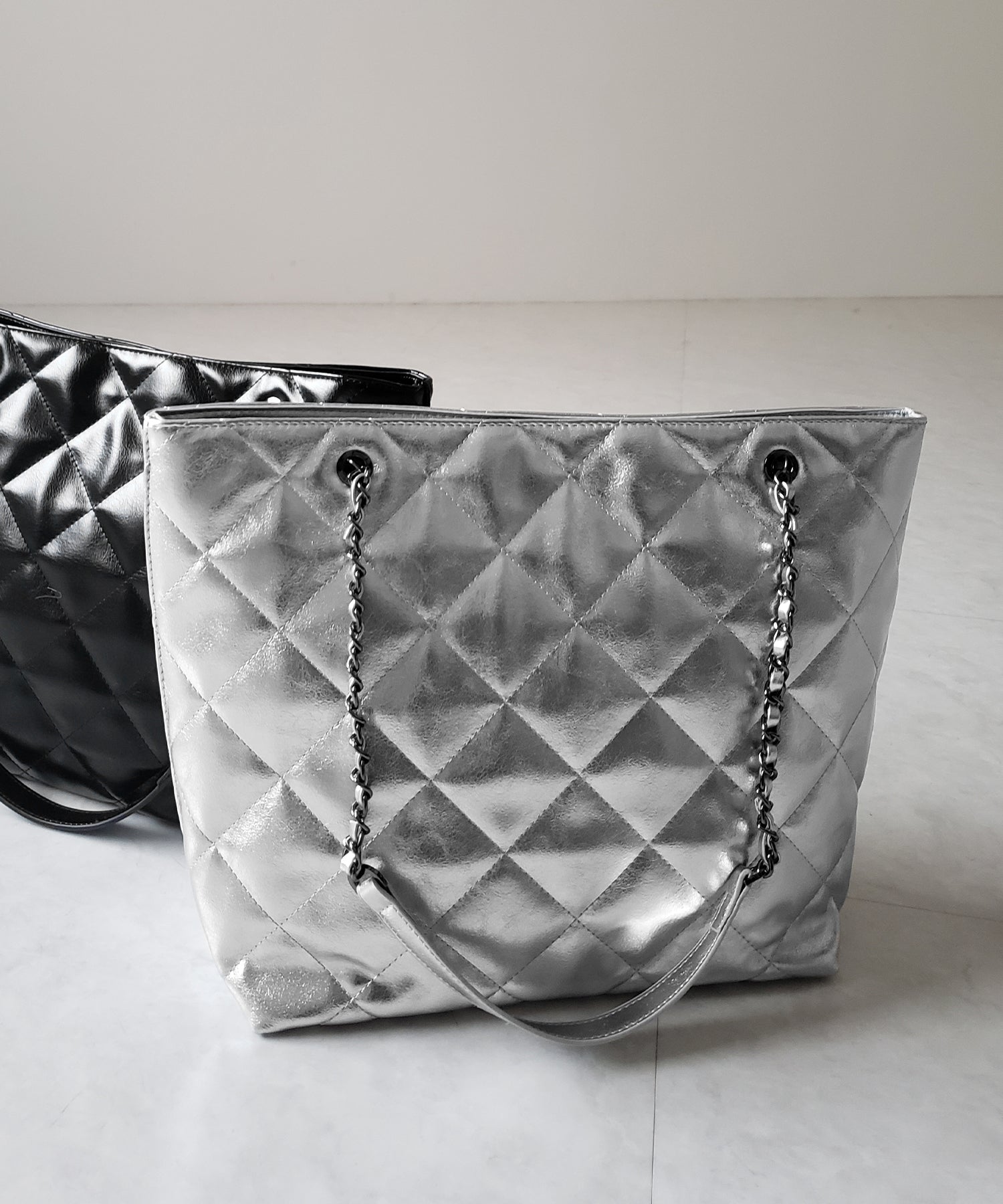 【 A4収納可 】キルティングチェーンスクエアトートショルダーバッグ / quilting chain square tote shoulder bag