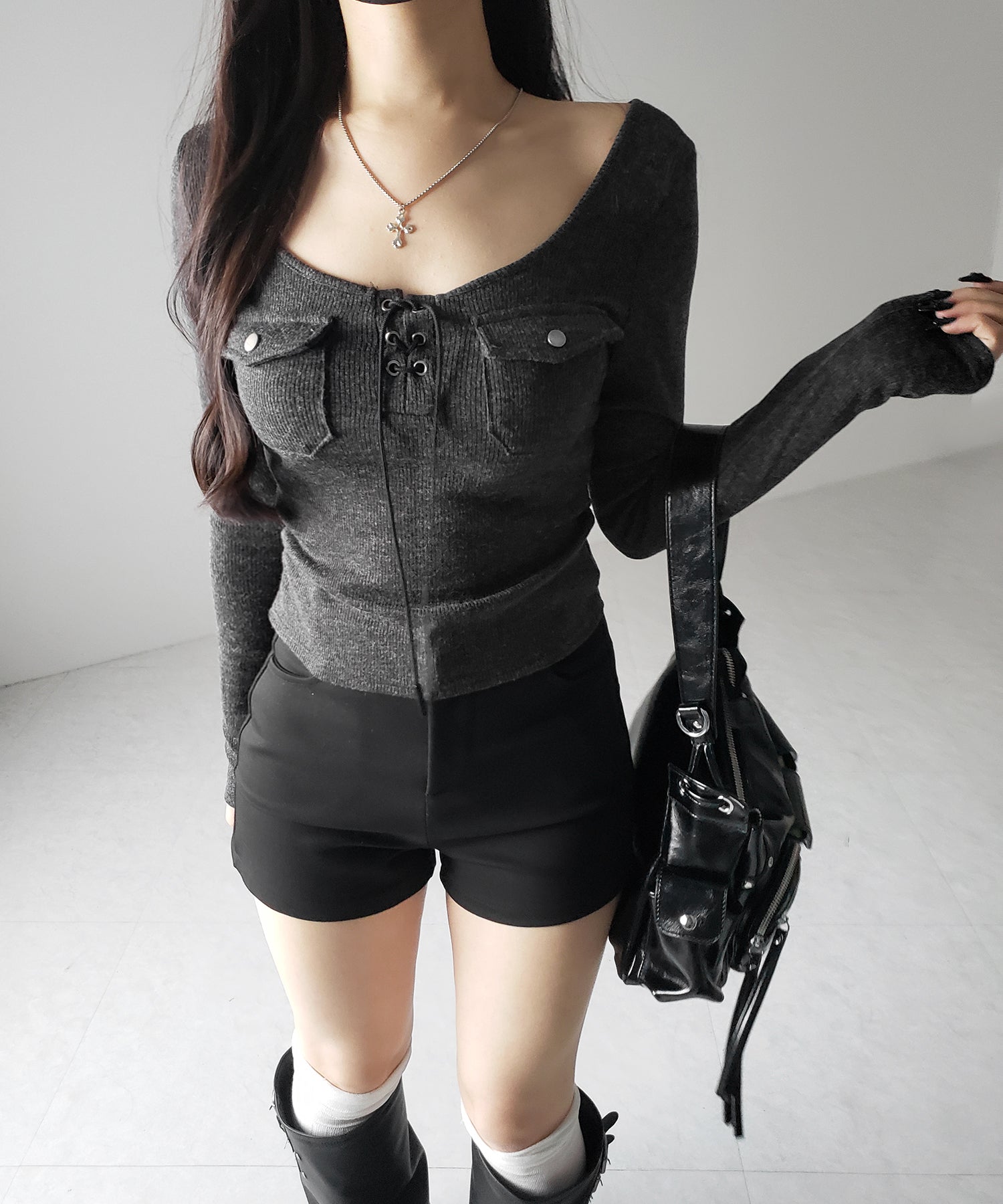 レースアップアウトポケットスリムリブトップス / lace up out pocket slim ribbed tops