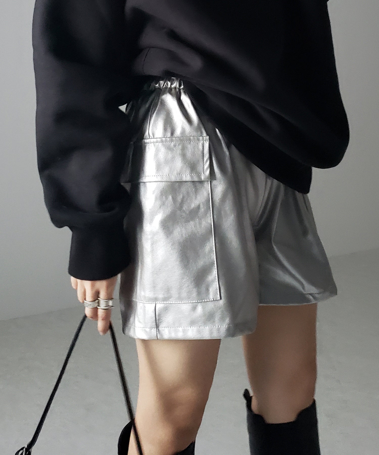 【 2color / 3size 】ドローコードフェイクレザーカーゴショートパンツ