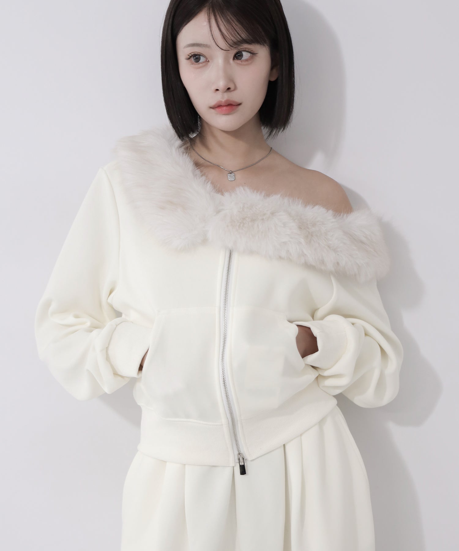 【 セットアップ 】ファーダブルジップワンショルスウェット&タックワイドスウェットパンツ / Fur double-zip one-shoulder sweatshirt & tuck wide sweatpants SETUP