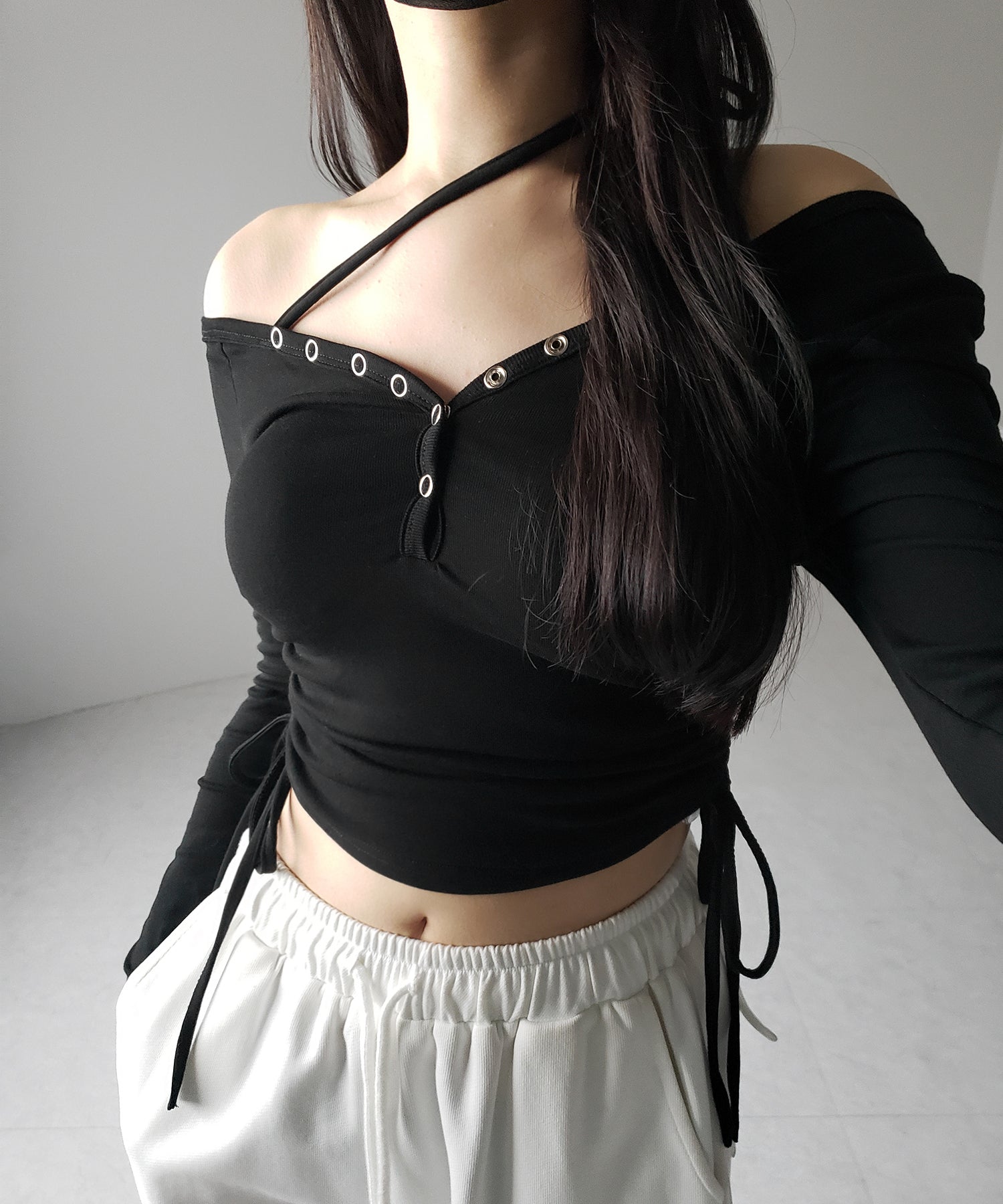 【 2WAY / 裏起毛 】ナナメストラップスナップボタンシャーリングリボントップス / naname strap snap button shirring ribbon tops