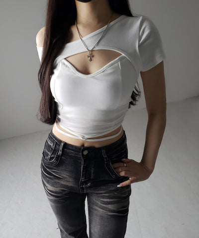 胸開きカットアウトクロスストラップワンショルダーTシャツ / open chest cutout cross strap one shoulder T-shirts