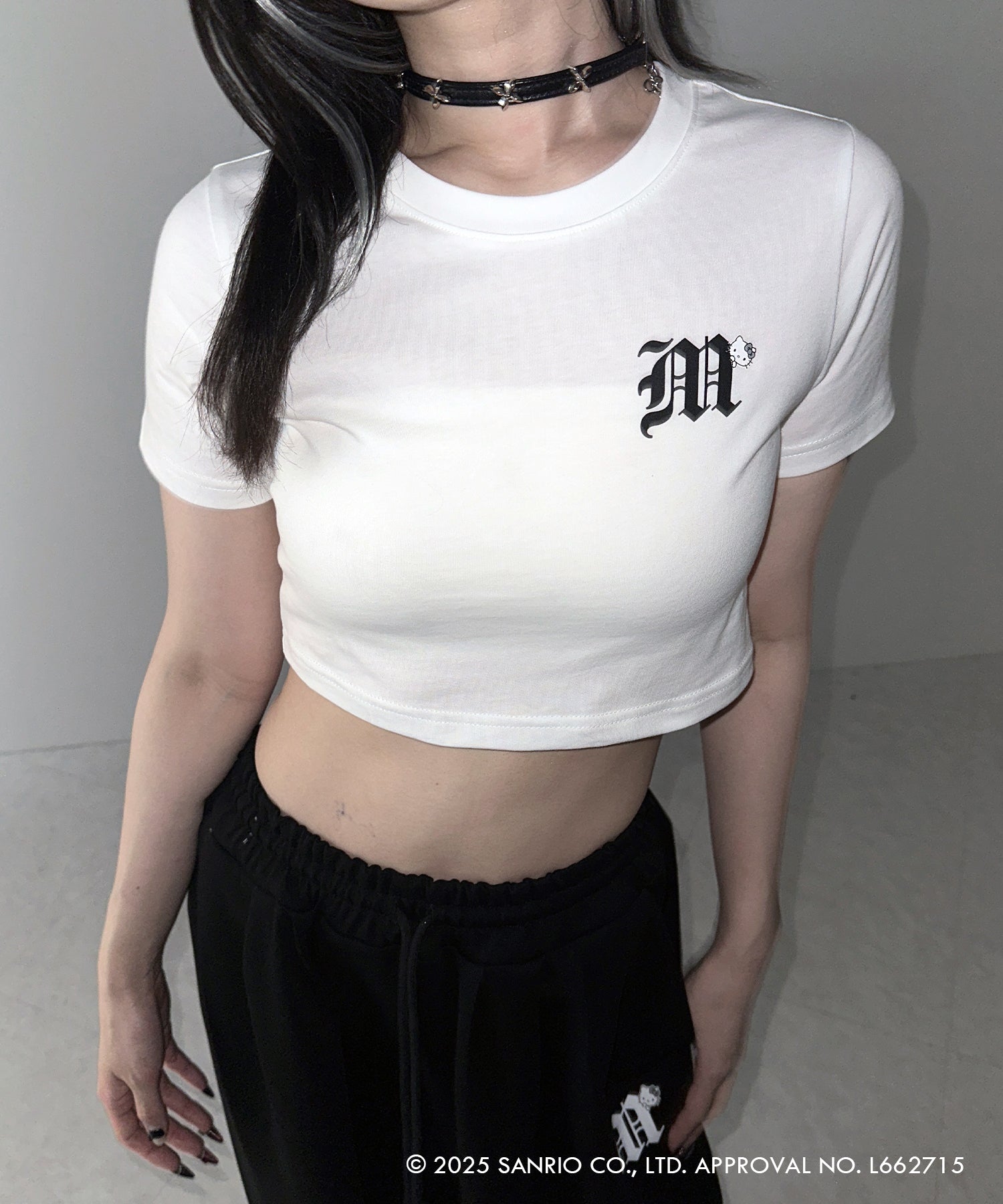 【 HELLO KITTY × me+em select 】ハローキティ M LOGO ショートTシャツ / Hello Kitty M LOGO Short T-shirt 【 セットアップ着用可能 】