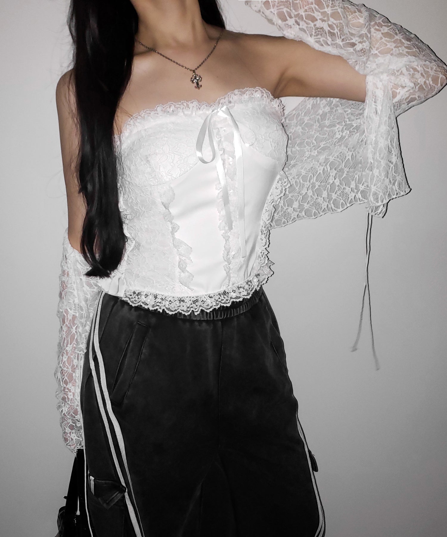 【 2color 】フロントリボンレースフリルコルセットベアトップ / front ribbon lace frill corset bare top