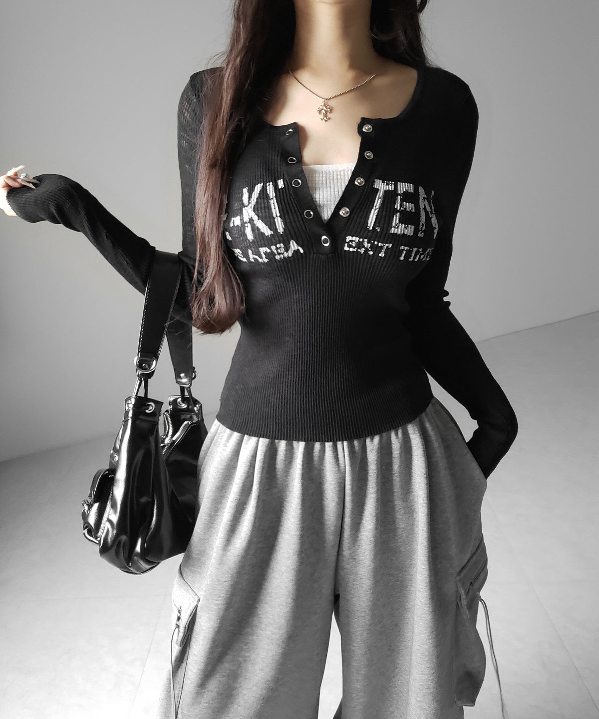 ヘンリーネックフェイクレイヤードロゴ長袖シアーニットトップス / henly neck fake layered logo longsleeve sheer rib knit tops