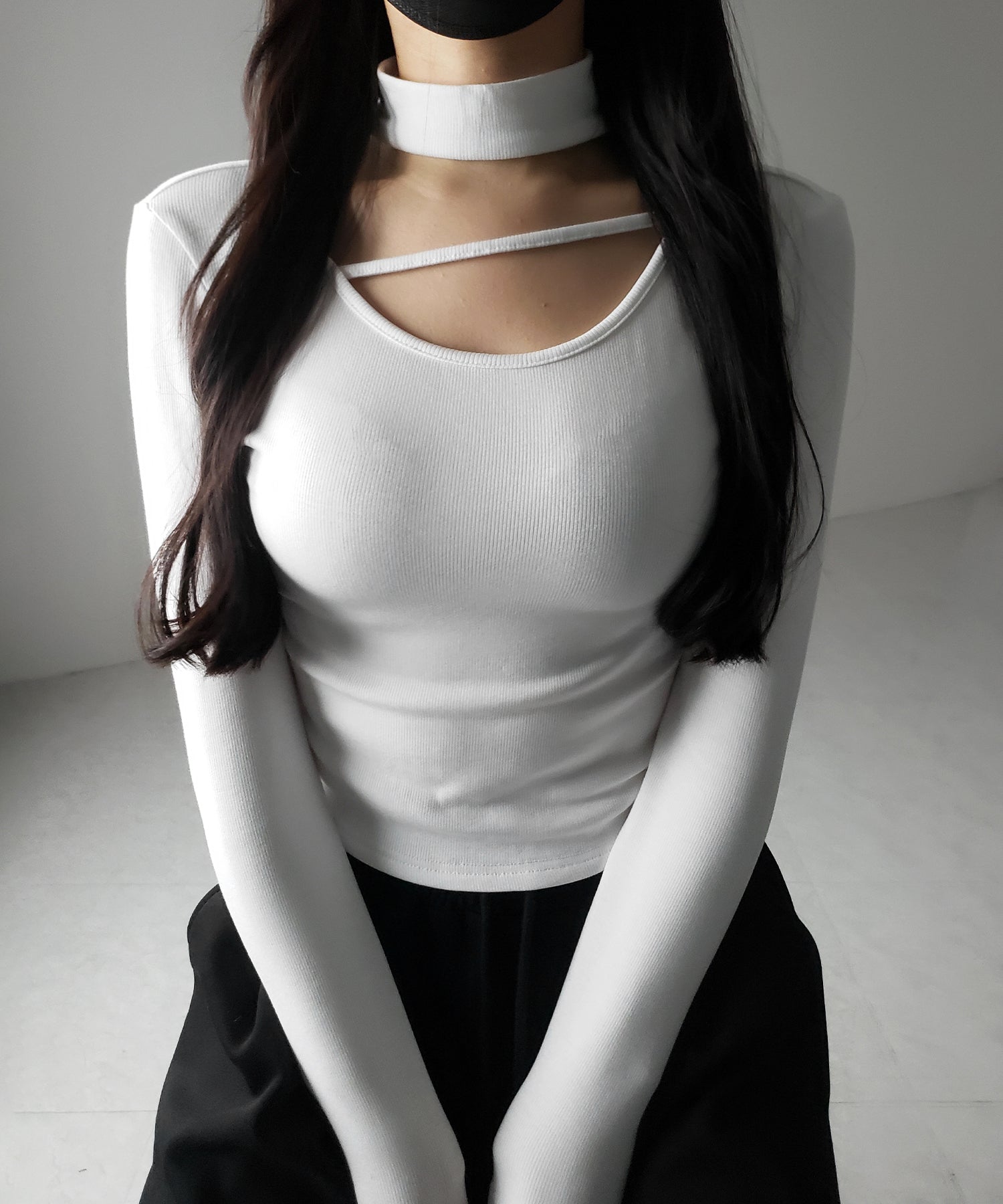 【 裏起毛 】チョーカーナナメストラップシャーリングトップス / choker naname strap shirring tops