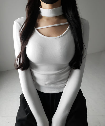 【 裏起毛 】チョーカーナナメストラップシャーリングトップス / choker naname strap shirring tops