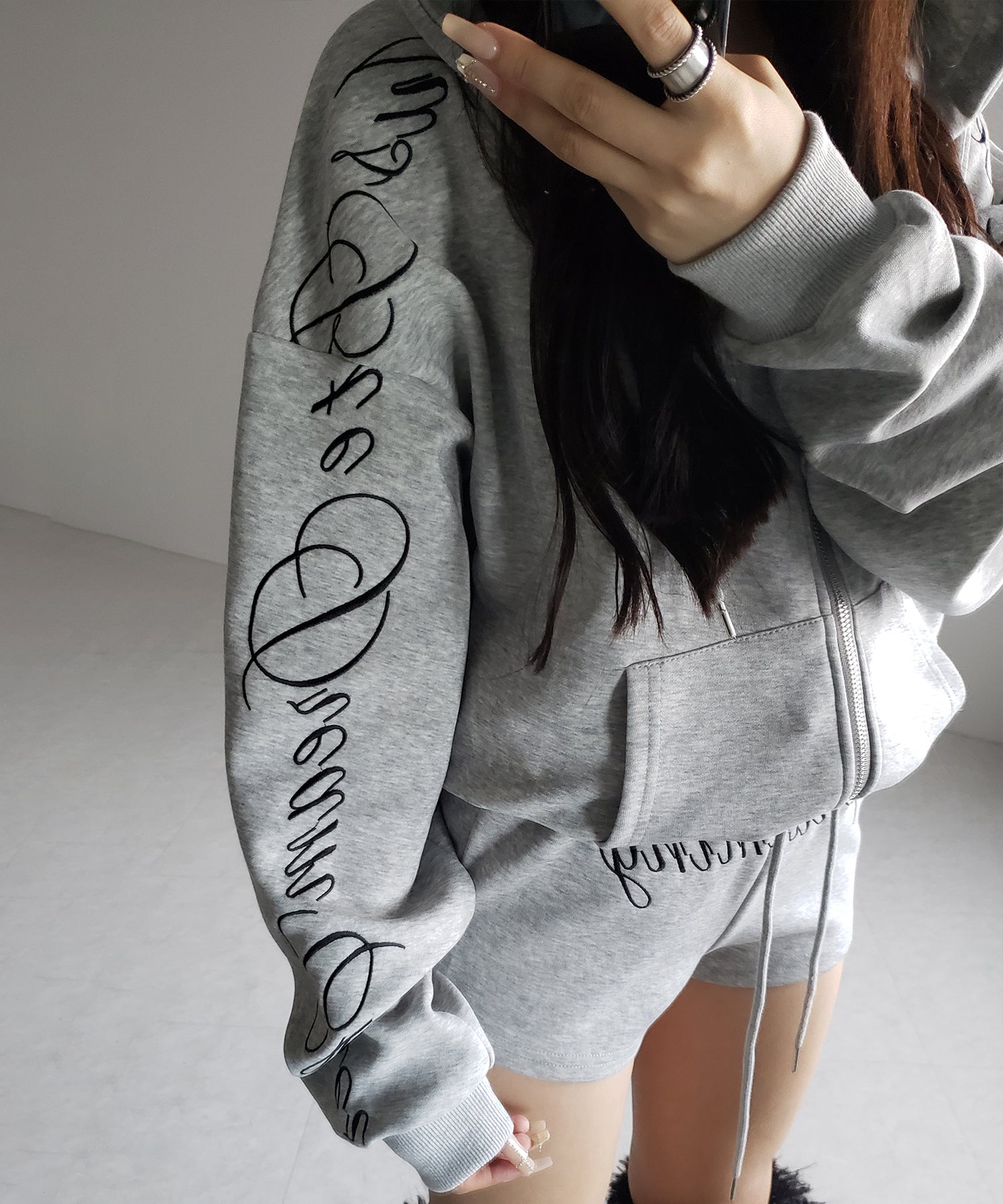 【 セットアップ 】レタリングロゴ刺繍ジップアップパーカー&ショートパンツ / lettering logo embroidery zip-up hoodie & short pants SETUP