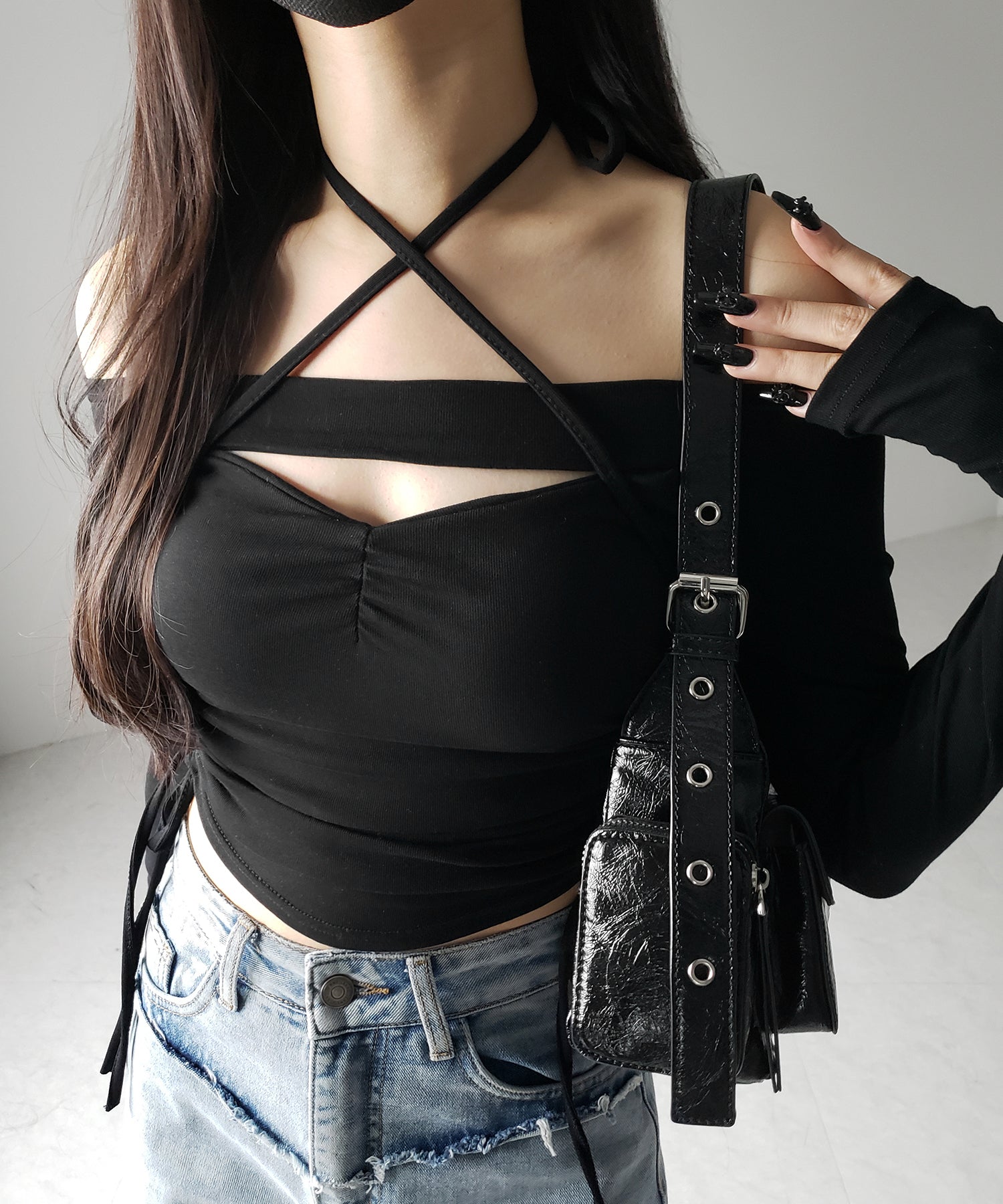 【 新色ピンク追加! / 2WAY 】クロスストラップリボンカットアウトオフショルトップス / cross strap ribbon cutout offshoulder tops
