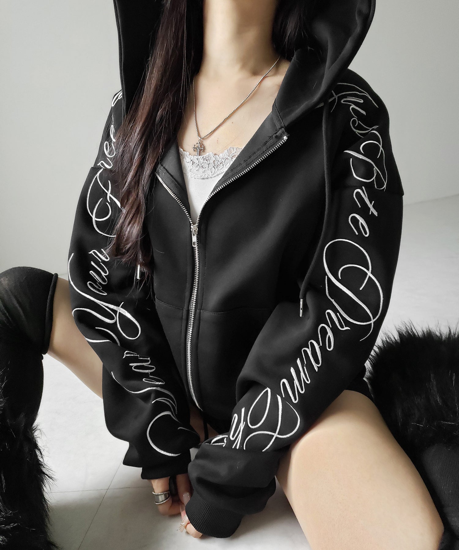 【 セットアップ 】レタリングロゴ刺繍ジップアップパーカー&ショートパンツ / lettering logo embroidery zip-up hoodie & short pants SETUP
