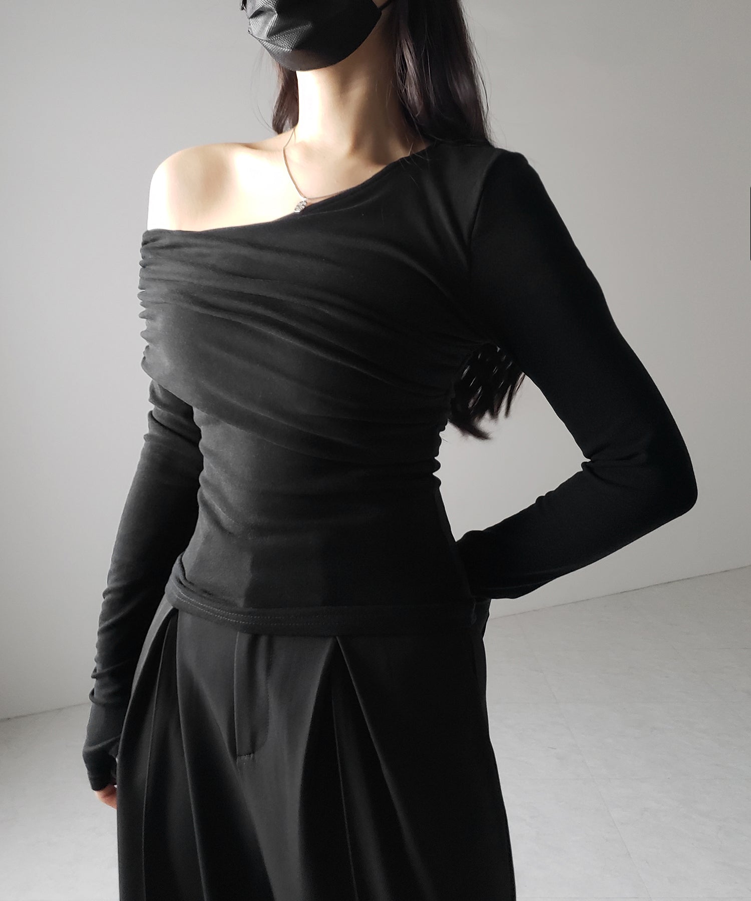 【 2color / 裏起毛 】ワンショルダードレープギャザースリムトップス / One-shoulder draped gather slim tops