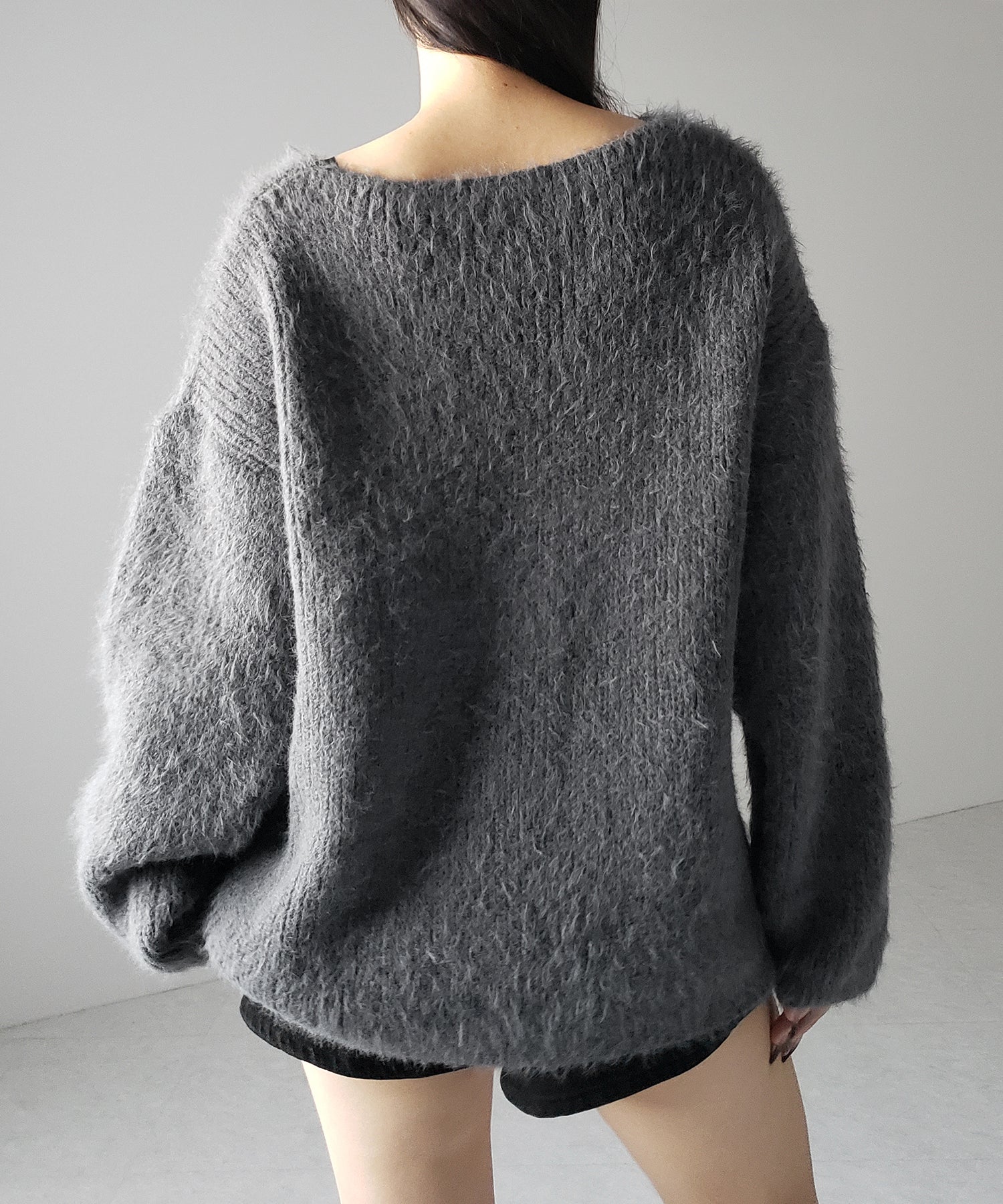 クロスストラップカットアウトルーズシャギーニット