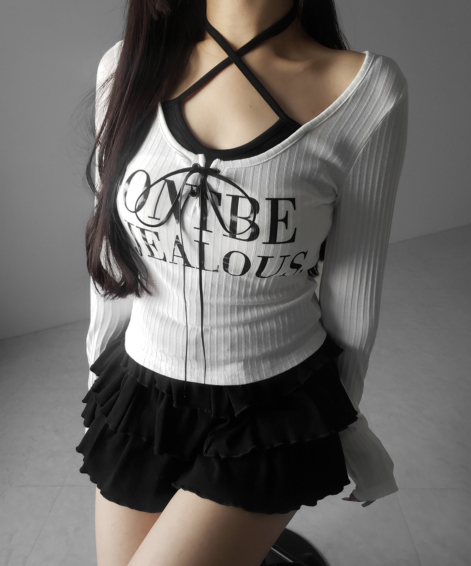 【 クロスネックにできる2WAY 】レースアップフェイクレイヤードロゴカットソートップス / laceup fake layered logo cutsew tops
