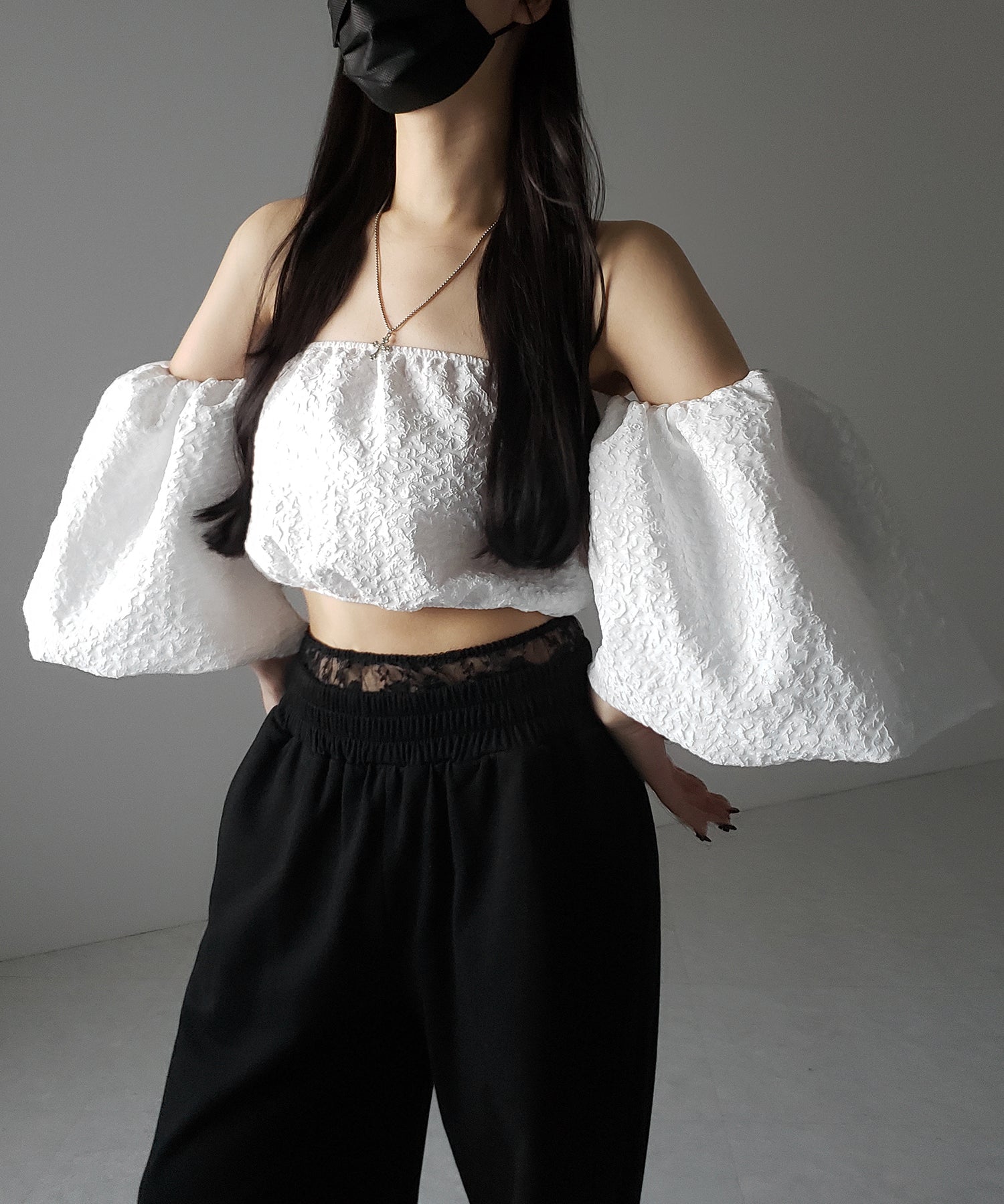 【 2color 】オフショルダーボリュームパフショートブラウス / off shoulder volume puff short blouse