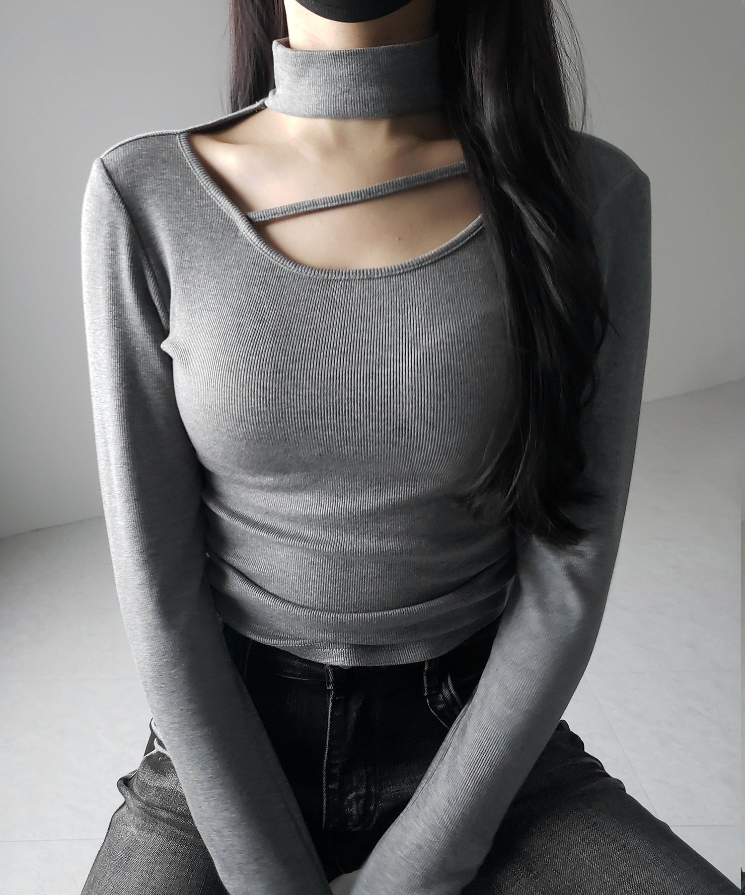 【 裏起毛 】チョーカーナナメストラップシャーリングトップス / choker naname strap shirring tops