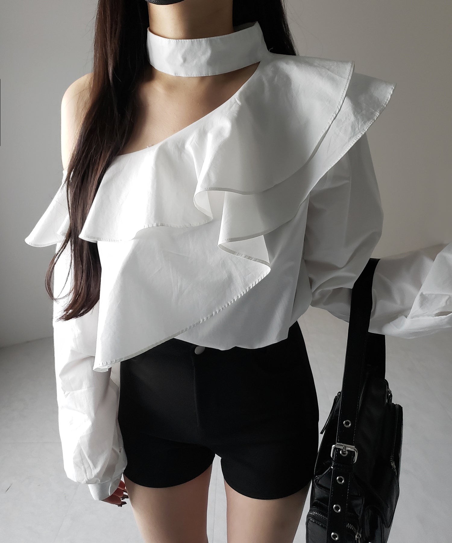 【 2color 】チョーカーフリルワンショルダーブラウス / choker frill one shoulder blouse