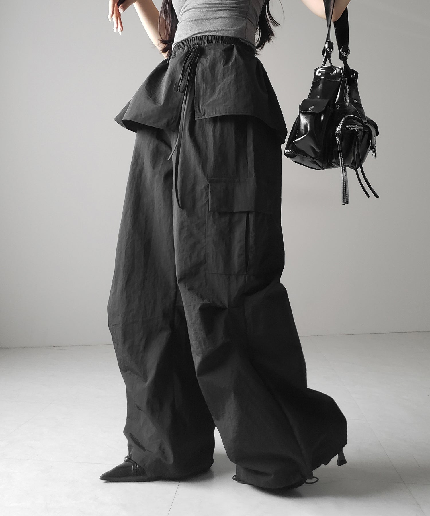 【 2WAY 】フリルレイヤードワッシャーナイロンタックワイドカーゴパンツ / frill layered washer nylon tuck wide cargo pants
