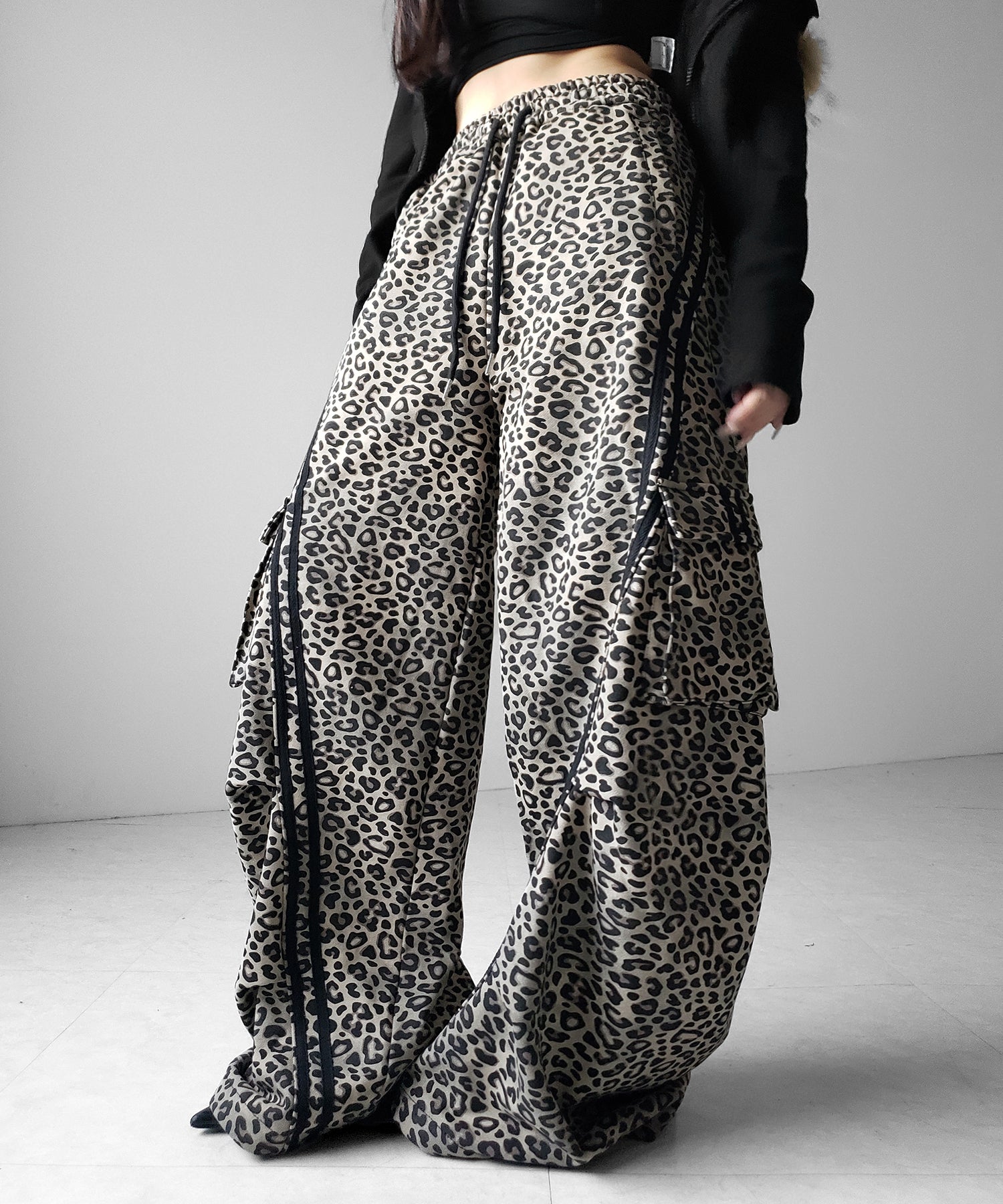 【 裾絞り可能2WAY 】レオパードヴィンテージサイドラインタックワイドスウェットパンツ / leopard vintage side line tuck wide sweatpants