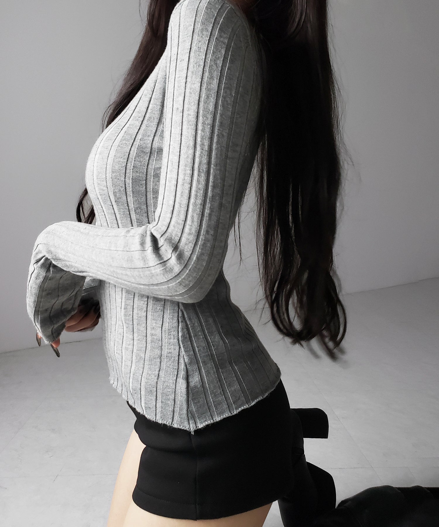 スリムフィットヘンリーネックリブトップス / slim fit henley neck ribbed tops