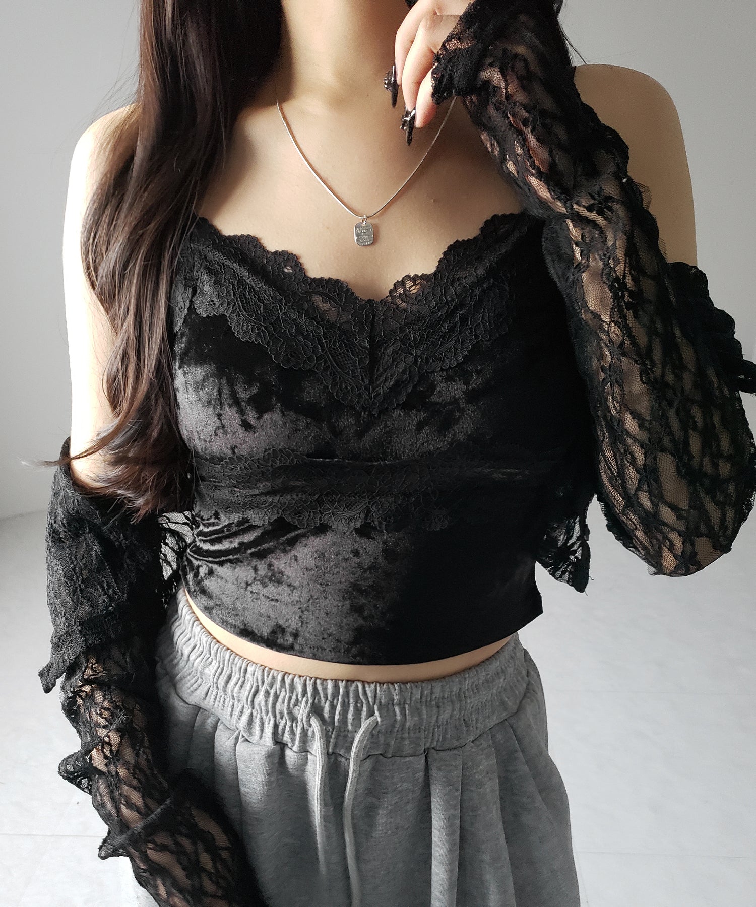 【 カップ付き 】ダブルレースベロアショートビスチェキャミソール / double lace velor short bustier camisole