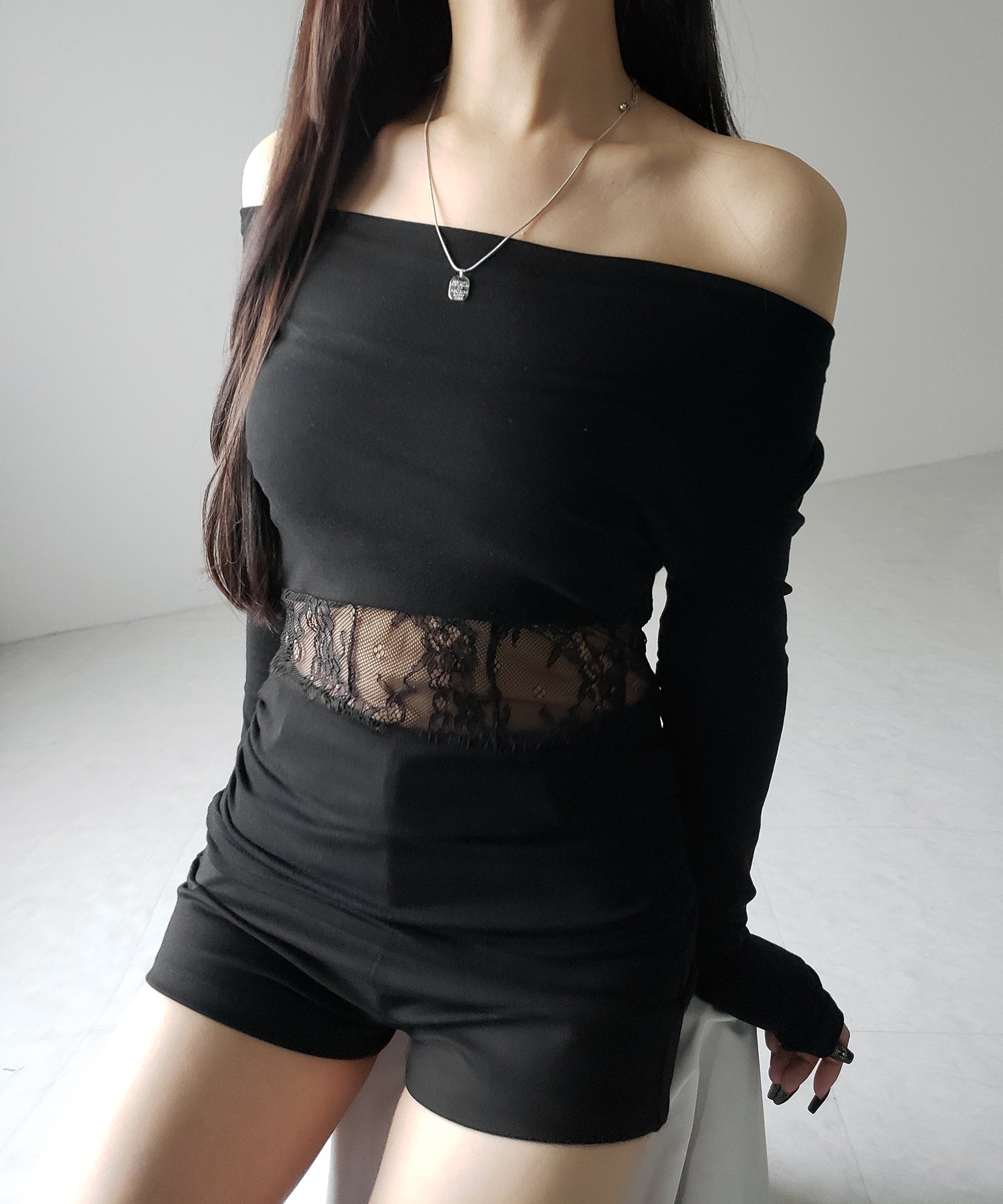 【 2color 】ウエストレースカットアウトオフショルトップス / waist lace cutout offshoulder tops